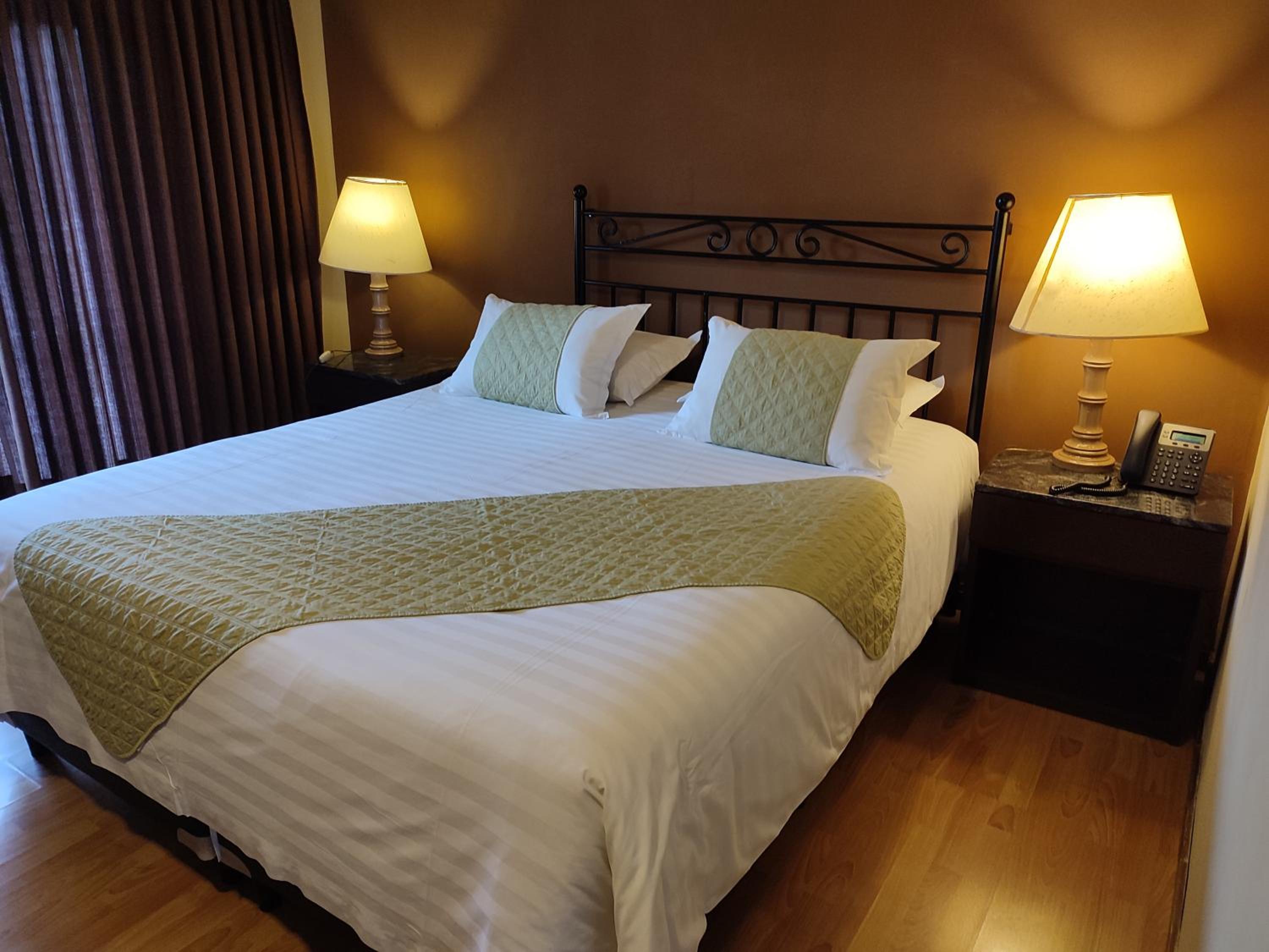 Standard Queen Room photo 2