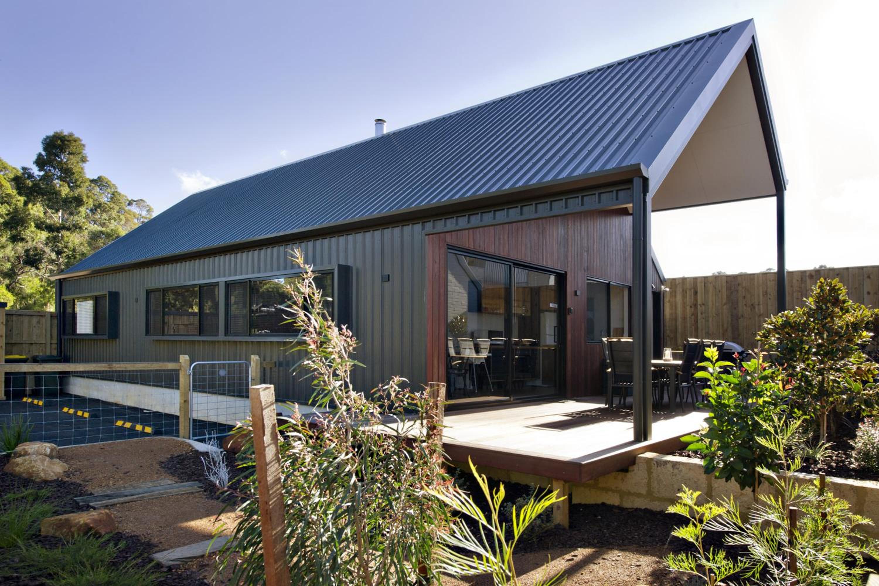 Three-Bedroom House photo 3