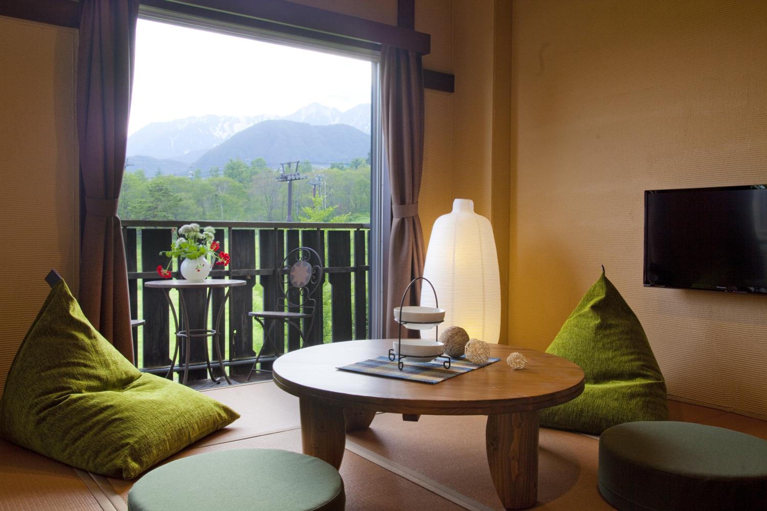 Quadruple Room with Mountain View photo 3