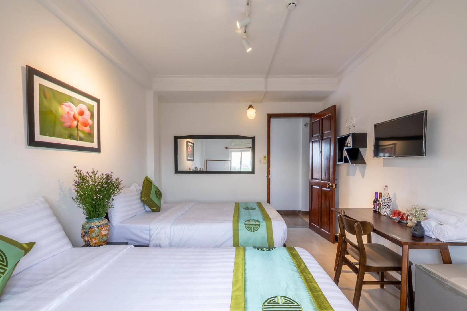 Twin Room with City View photo 2