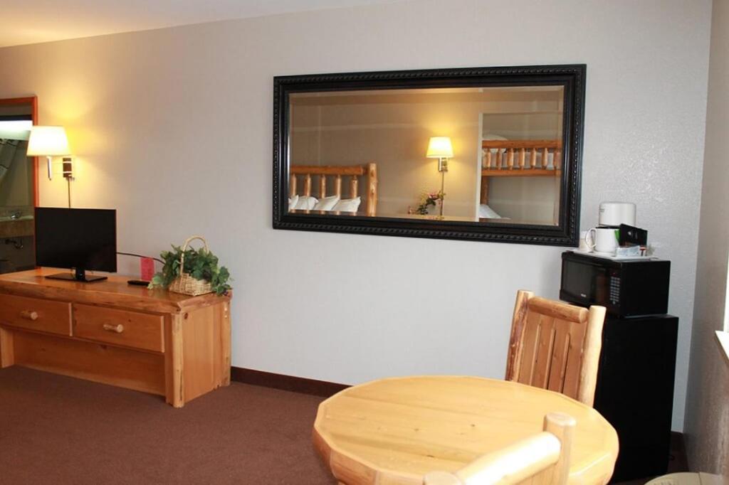 Deluxe Family Suite