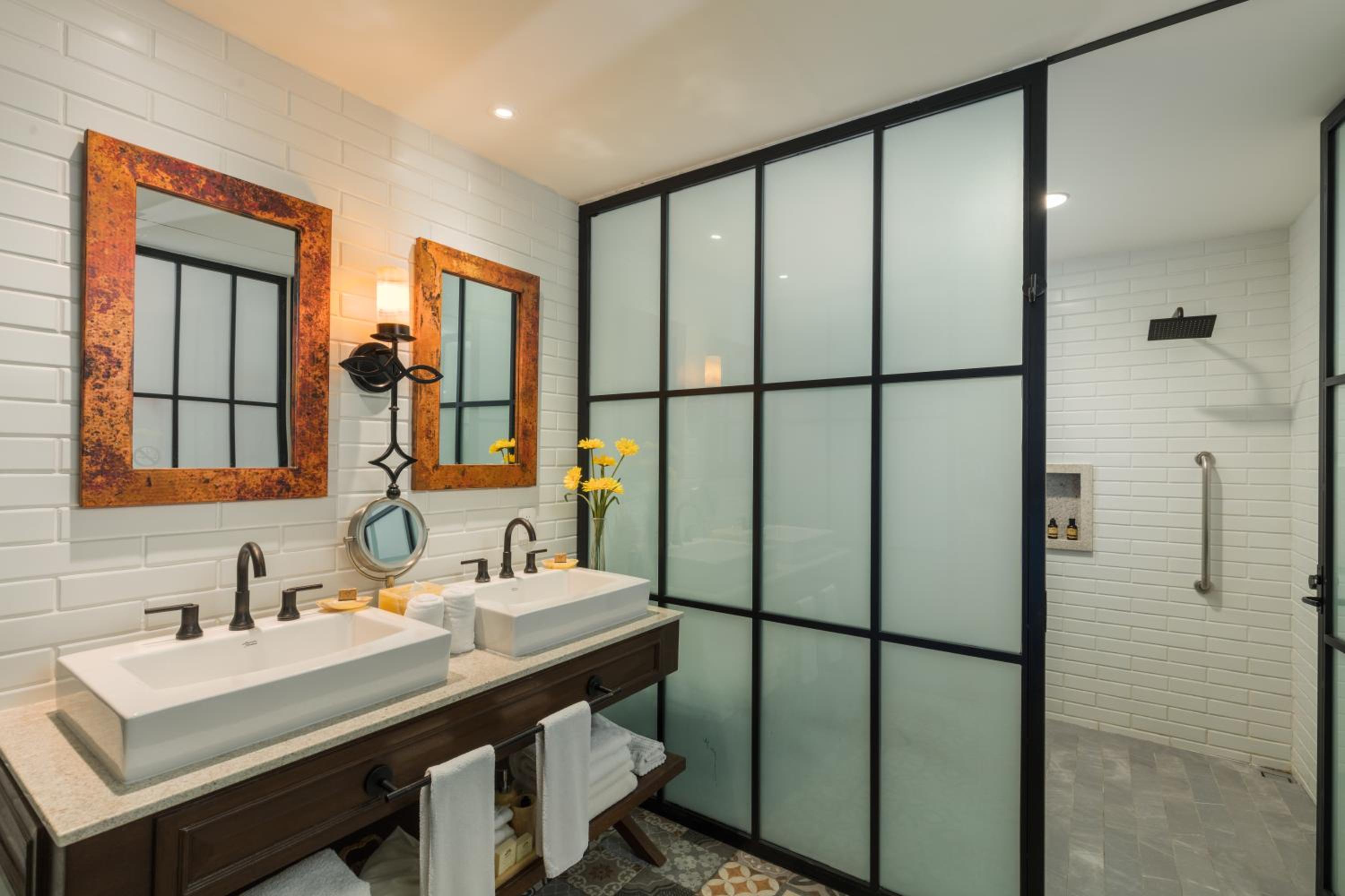 Two-Bedroom Suite - Photo 8