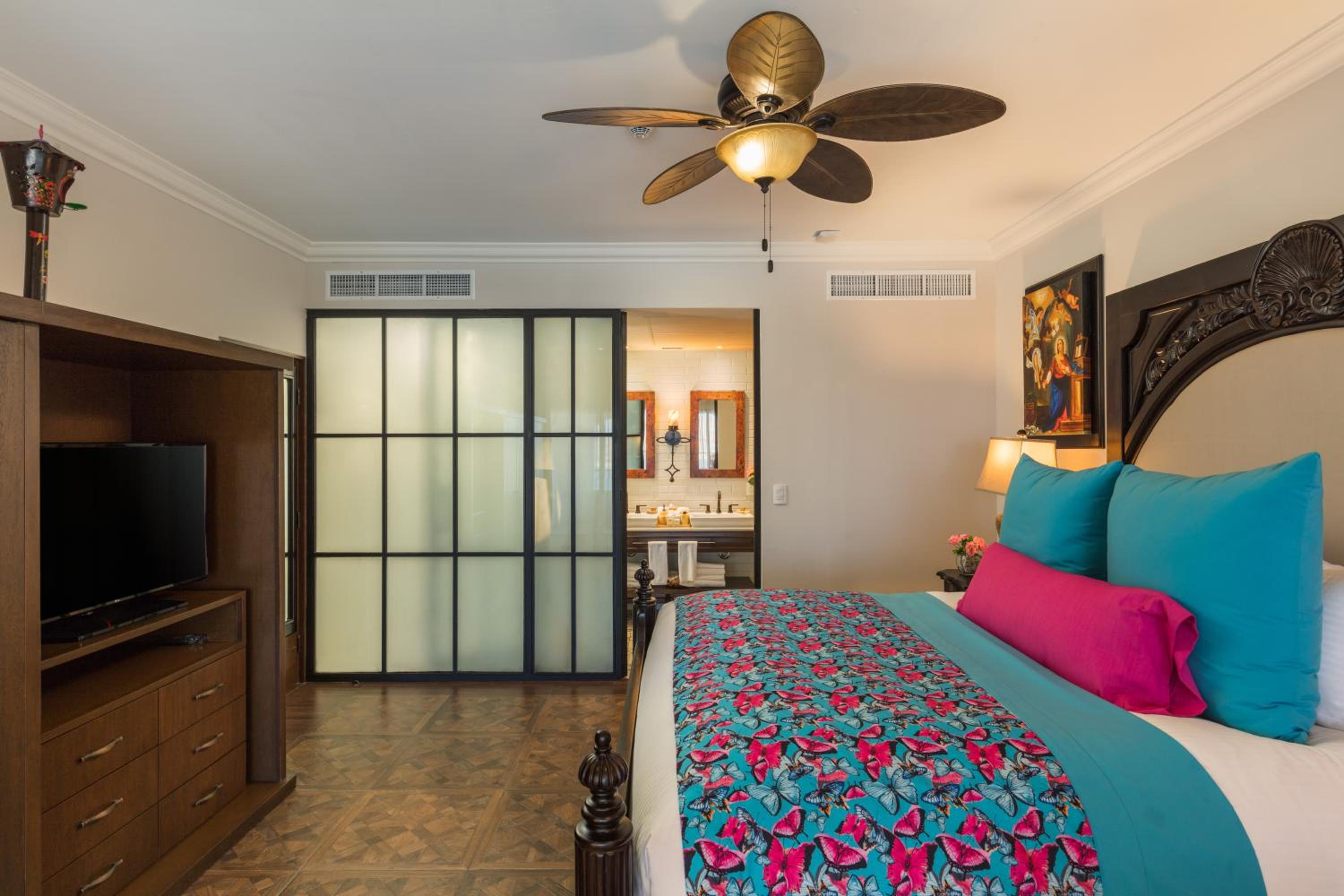 Three-Bedroom Suite - Photo 2