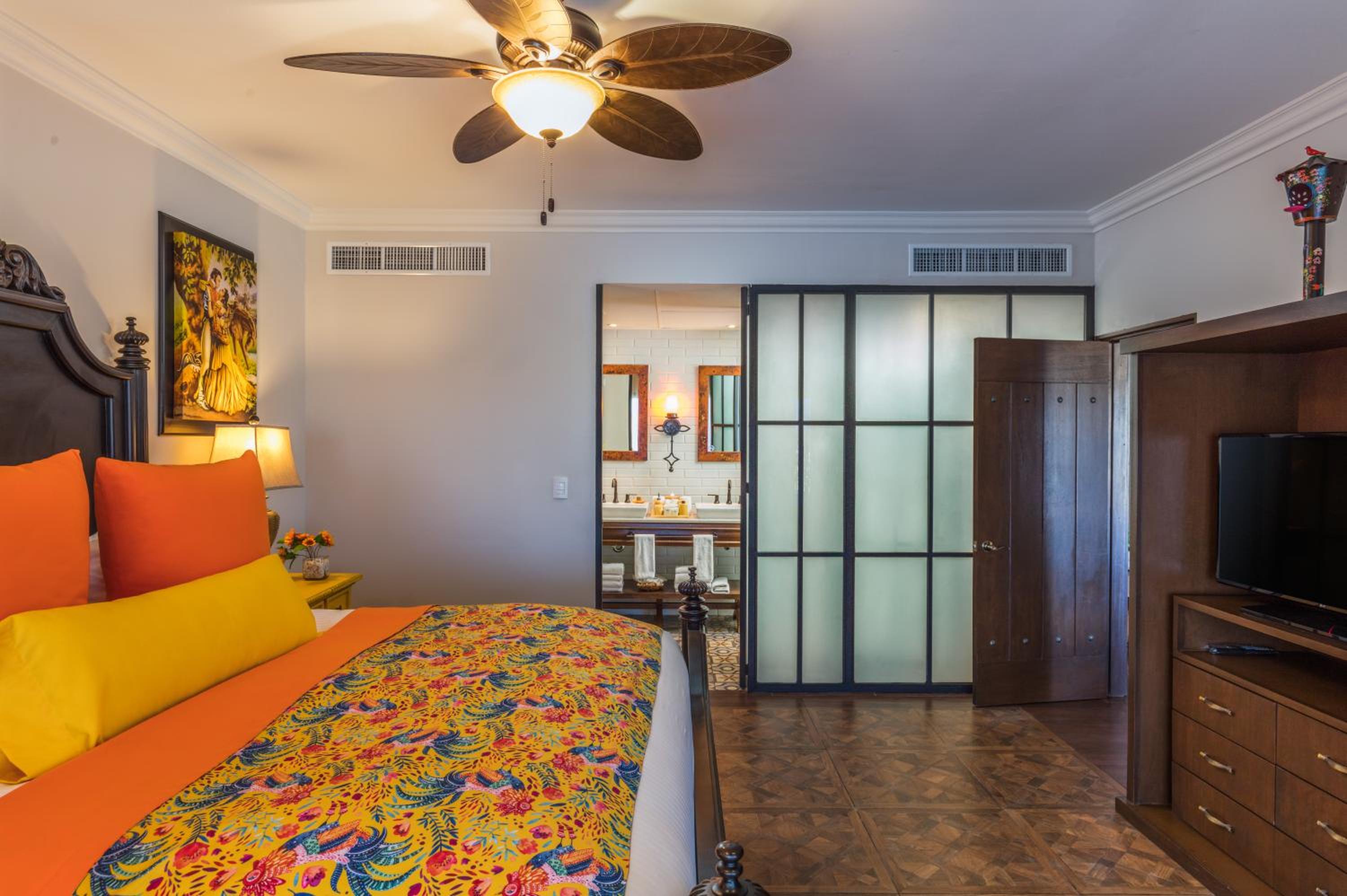 Three-Bedroom Suite - Photo 3