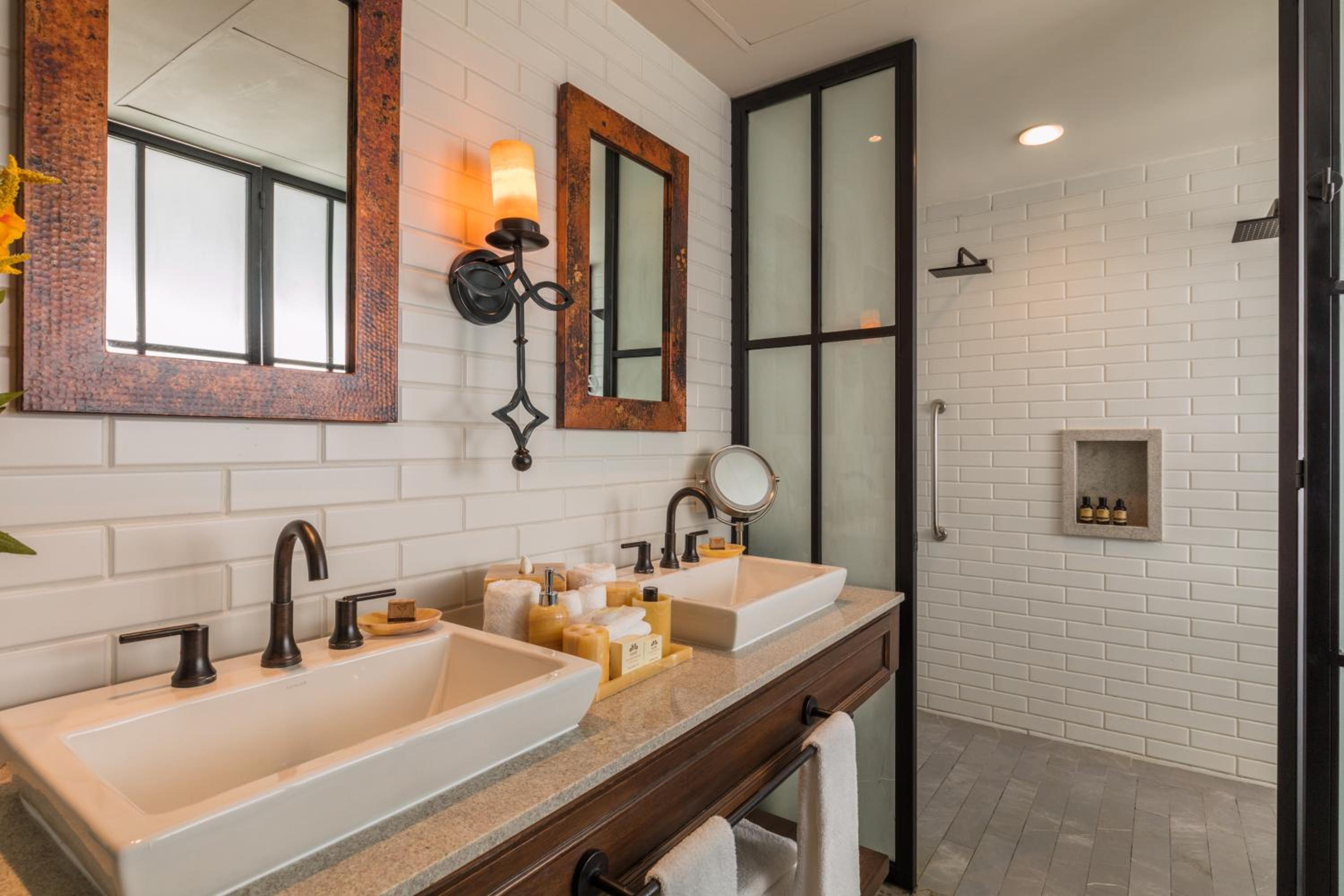 Three-Bedroom Suite - Photo 6