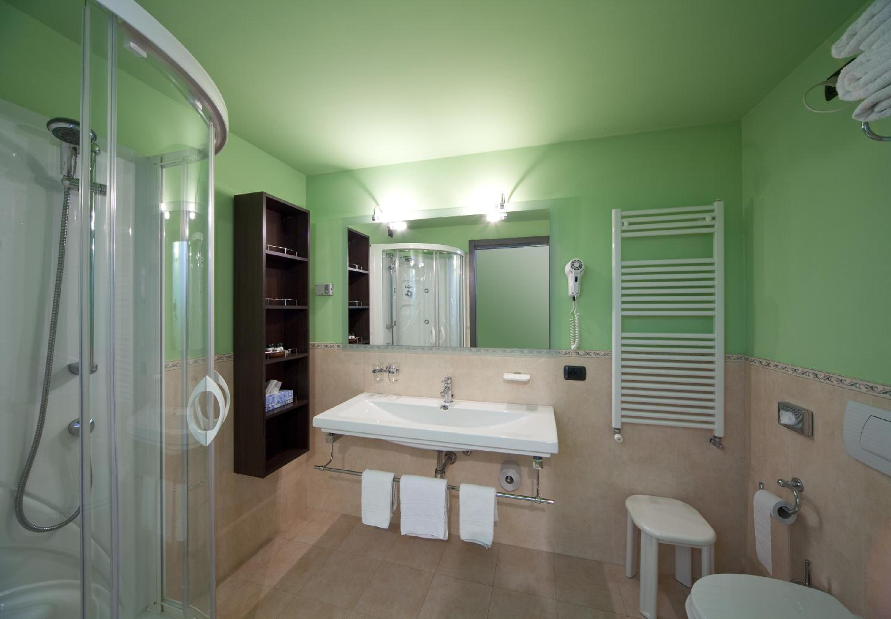 Suite - Attic photo 3