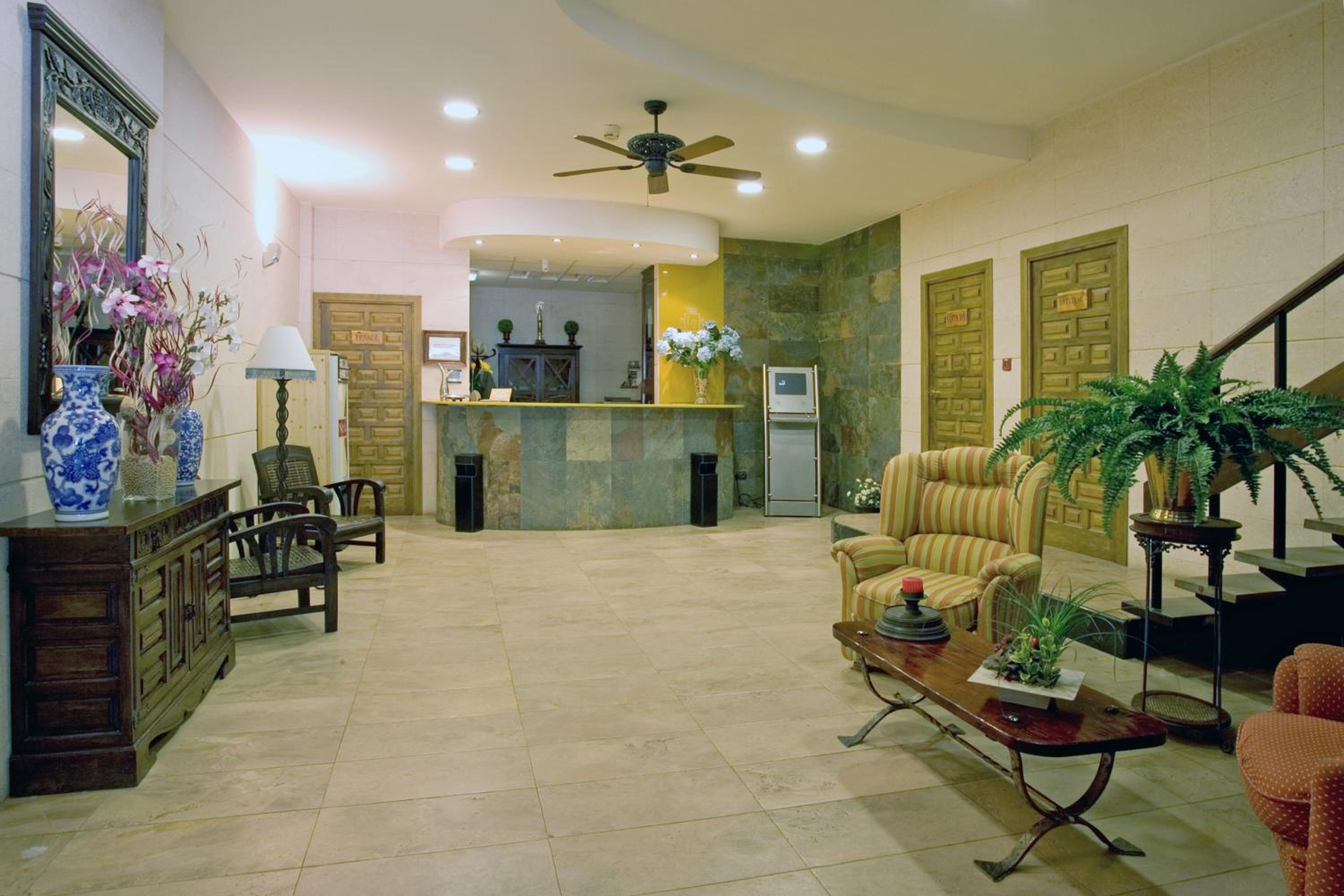 Twin Room - Photo 7