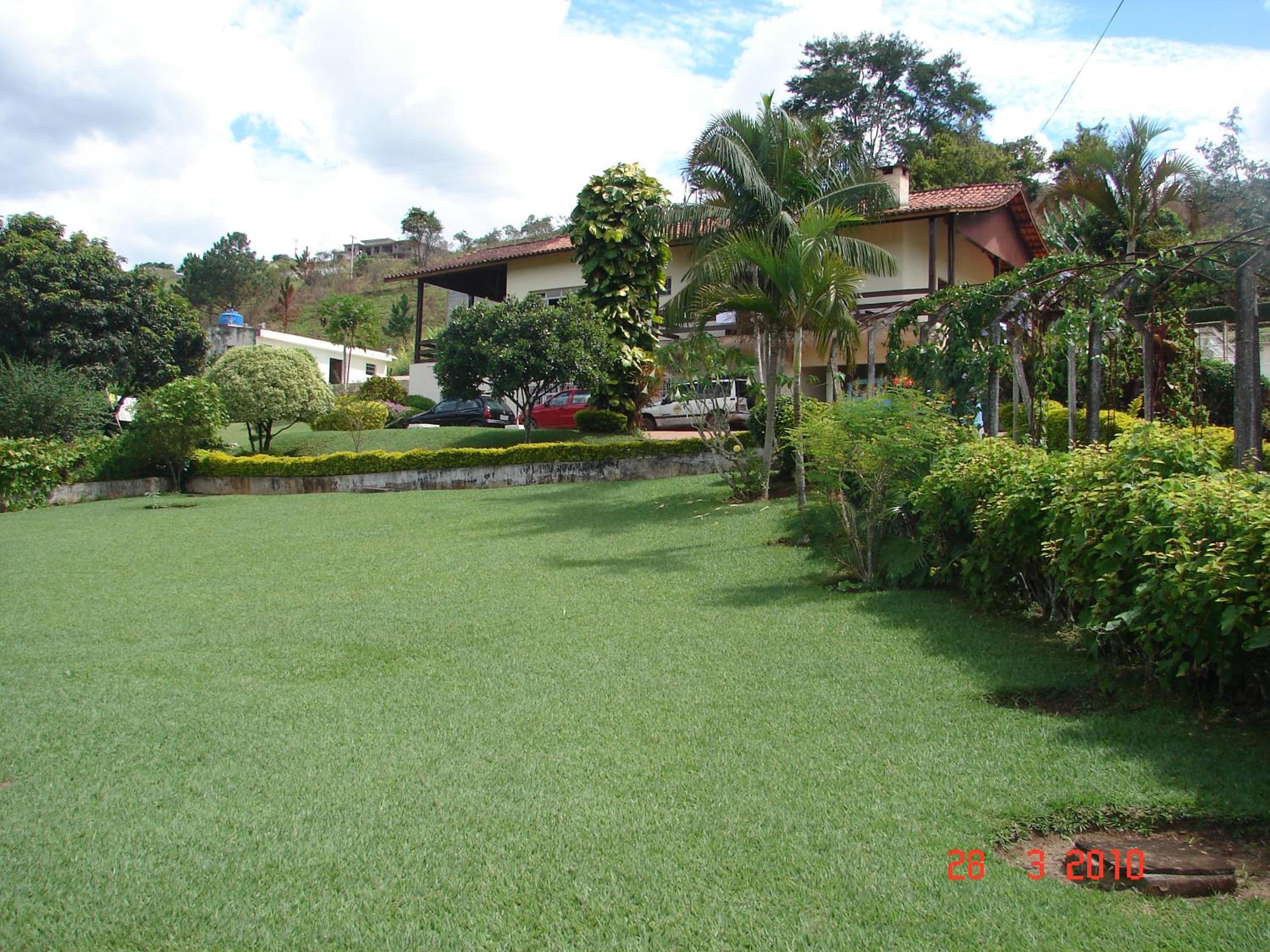 Five-Bedroom House photo 2