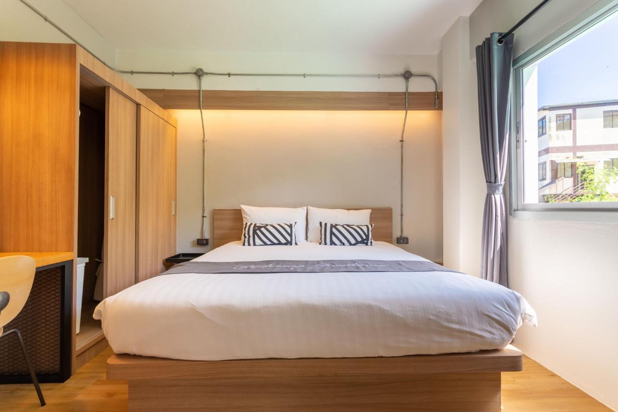 One-Bedroom Suite - Photo 8
