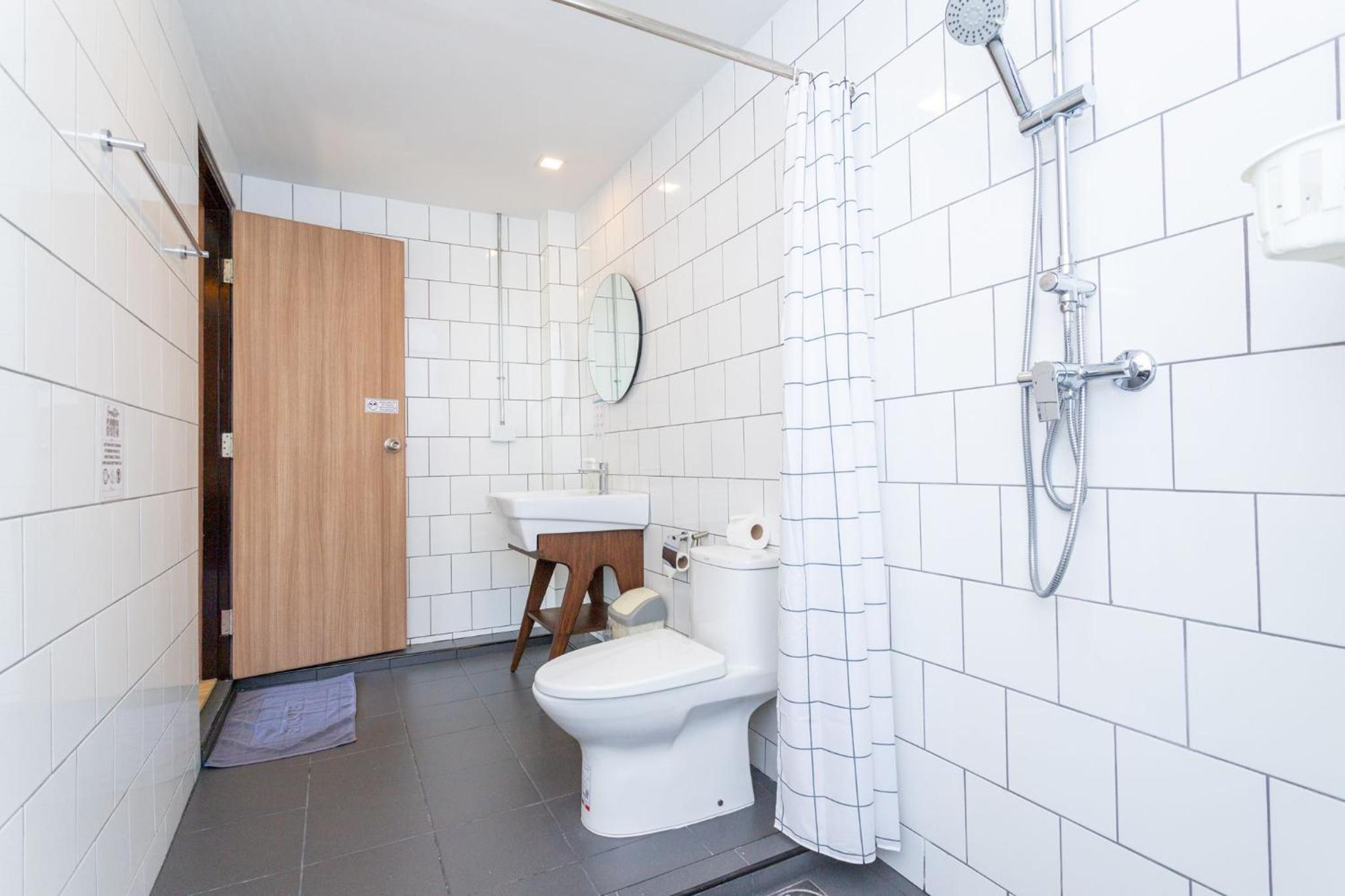 One-Bedroom Suite - Photo 9