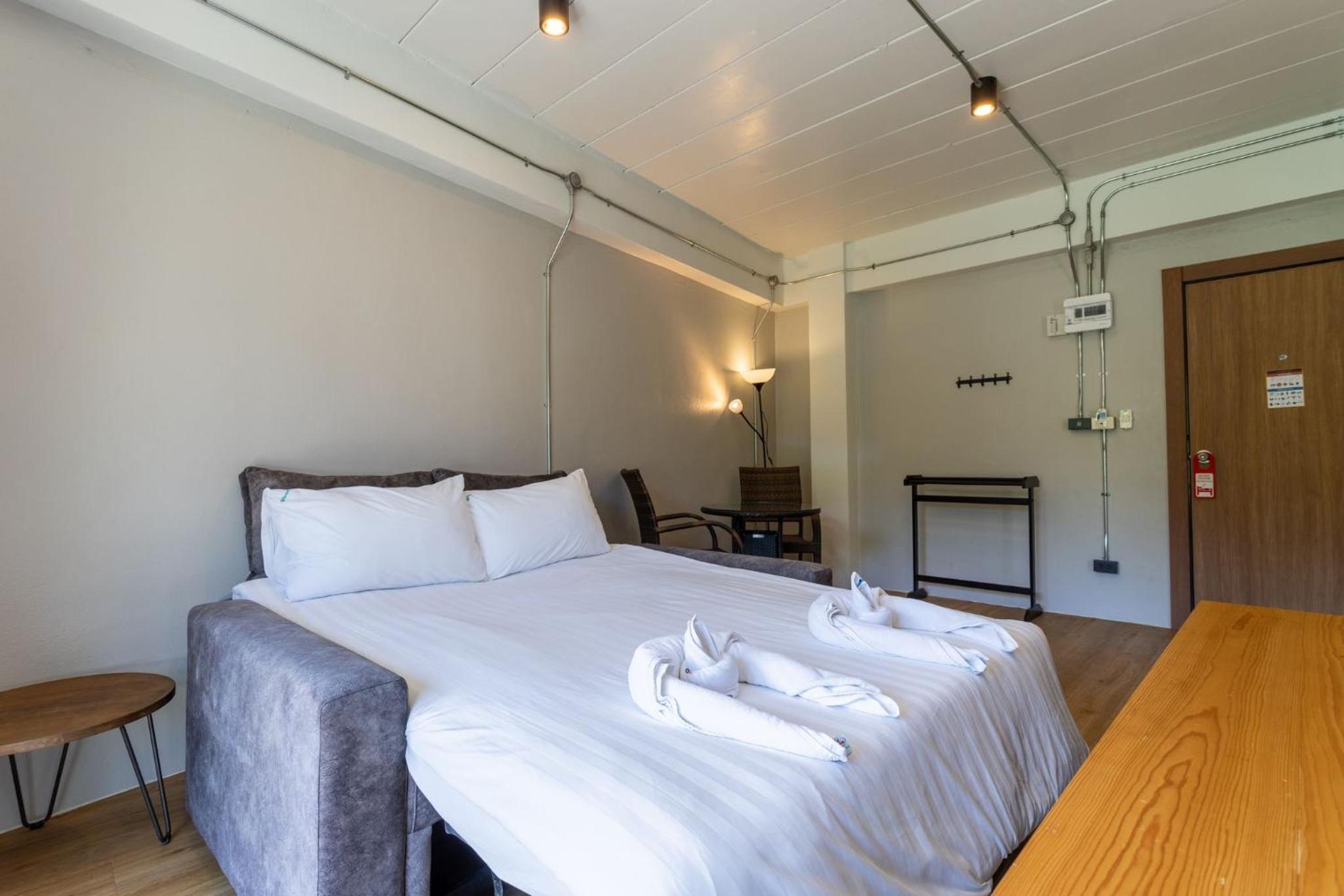 One-Bedroom Suite - Photo 6