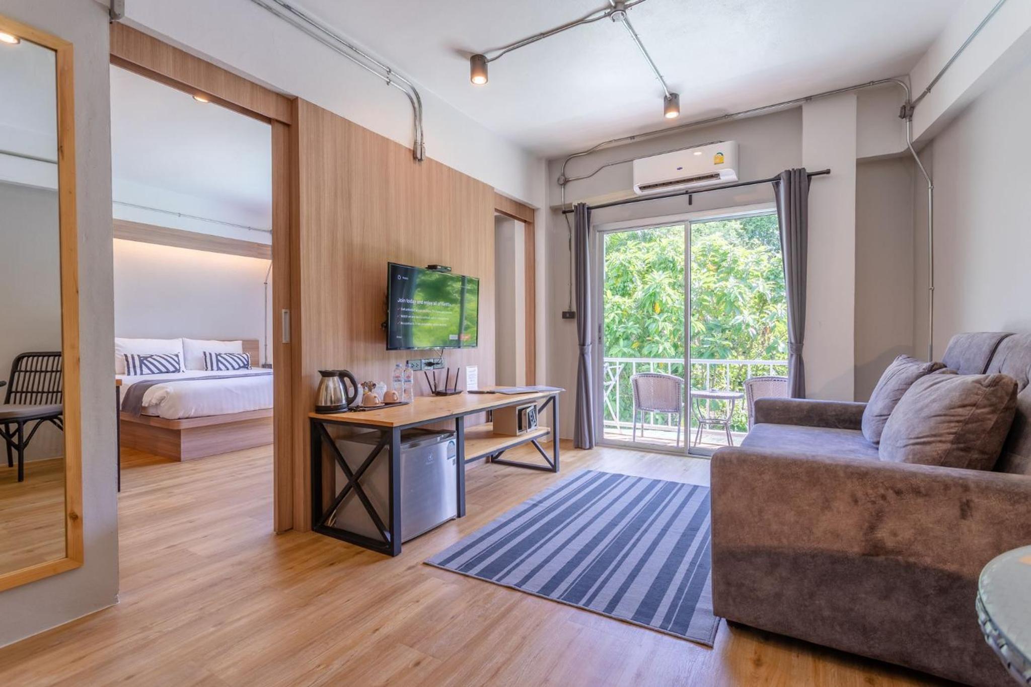 One-Bedroom Suite - Photo 3