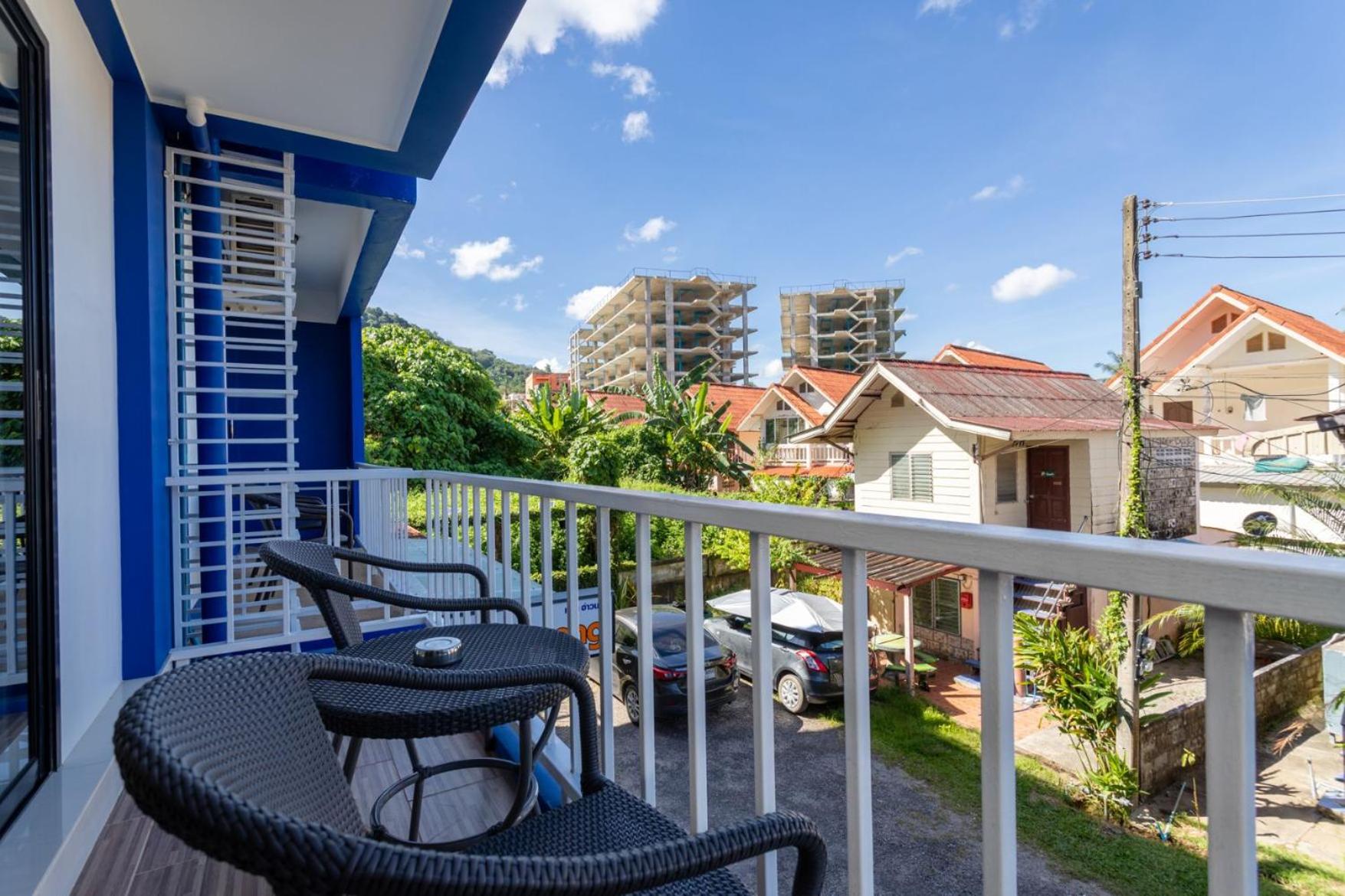 Twin Room with Balcony - Photo 2