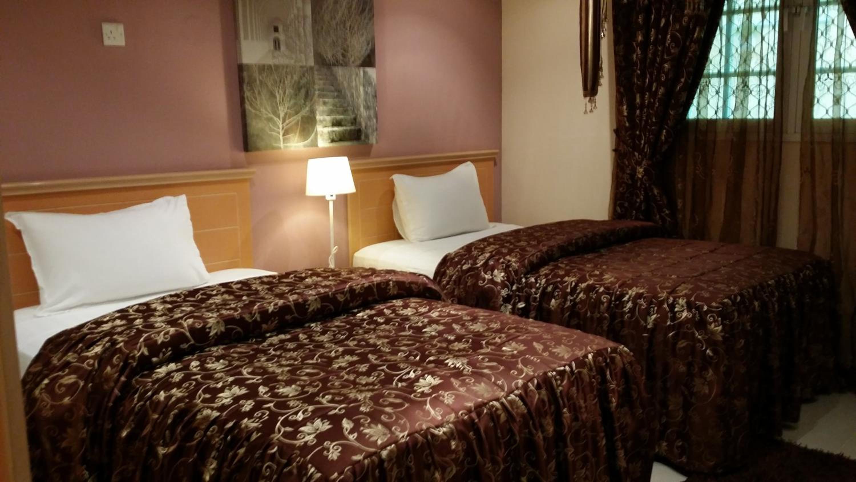 Executive Suite - Photo 4