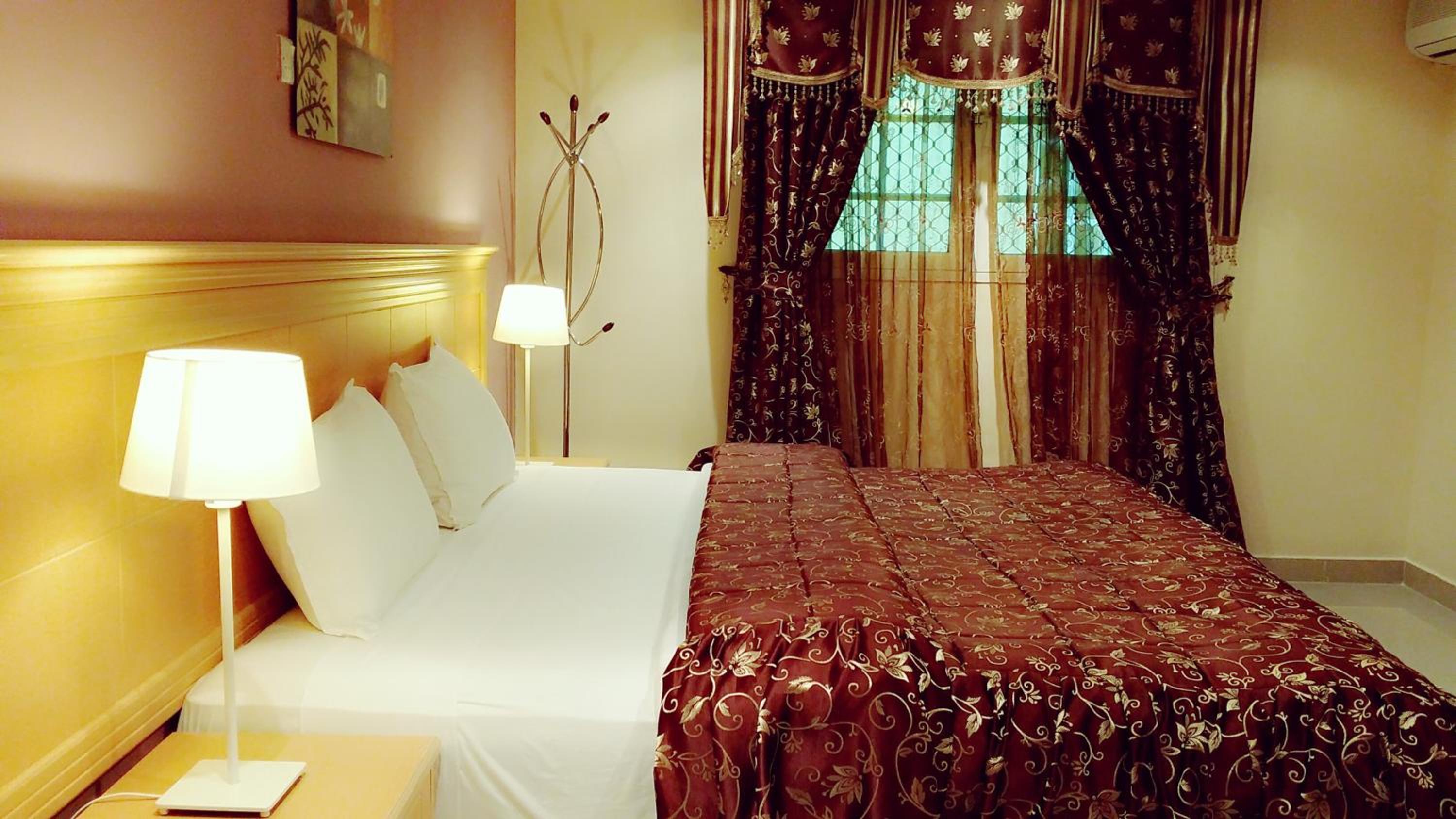 Executive Suite - Photo 10