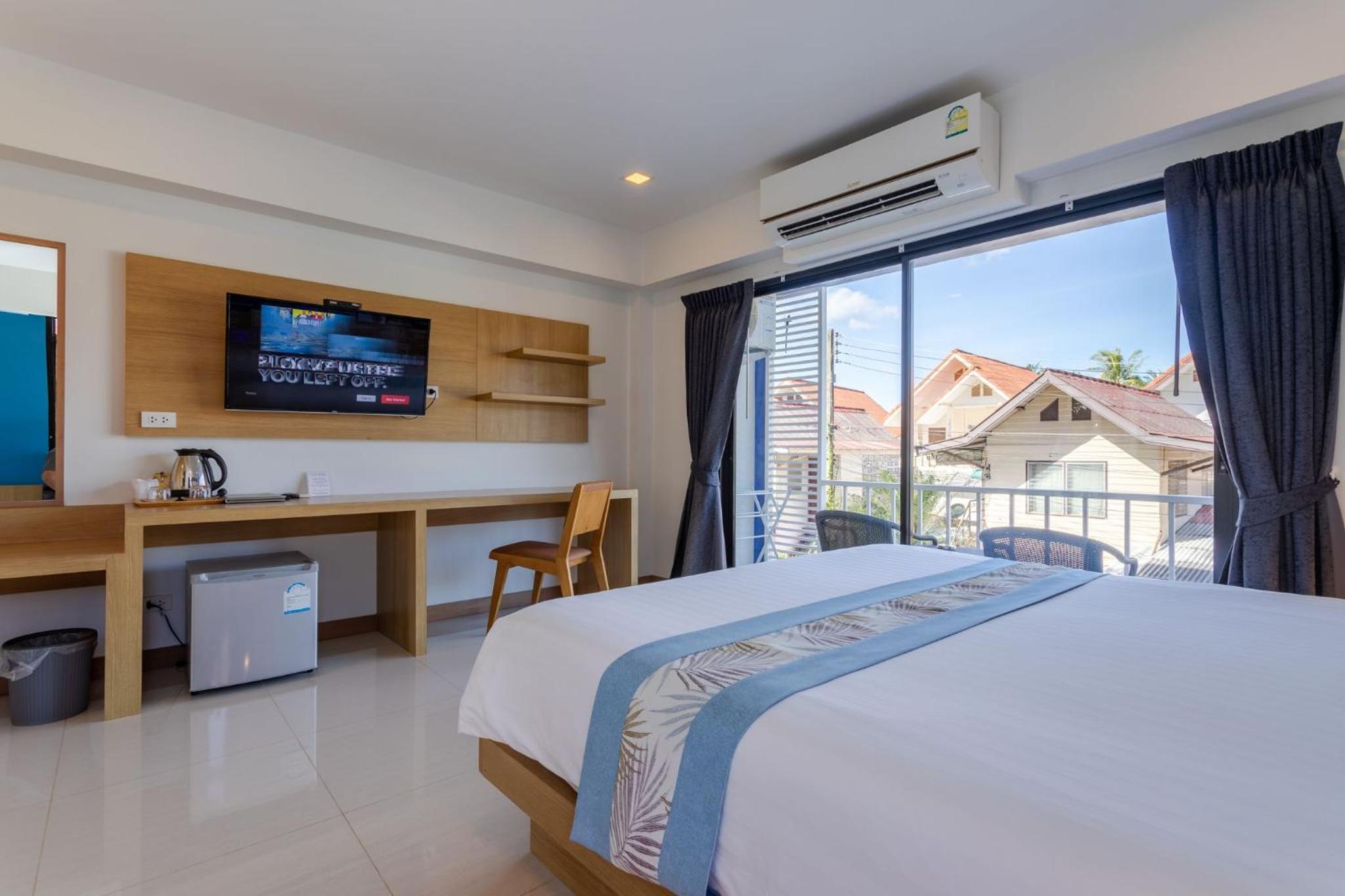 Deluxe King Room - Photo 2