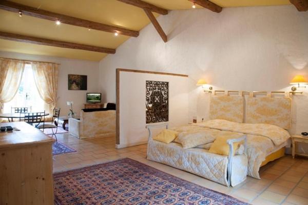 Outdoor suite photo 3