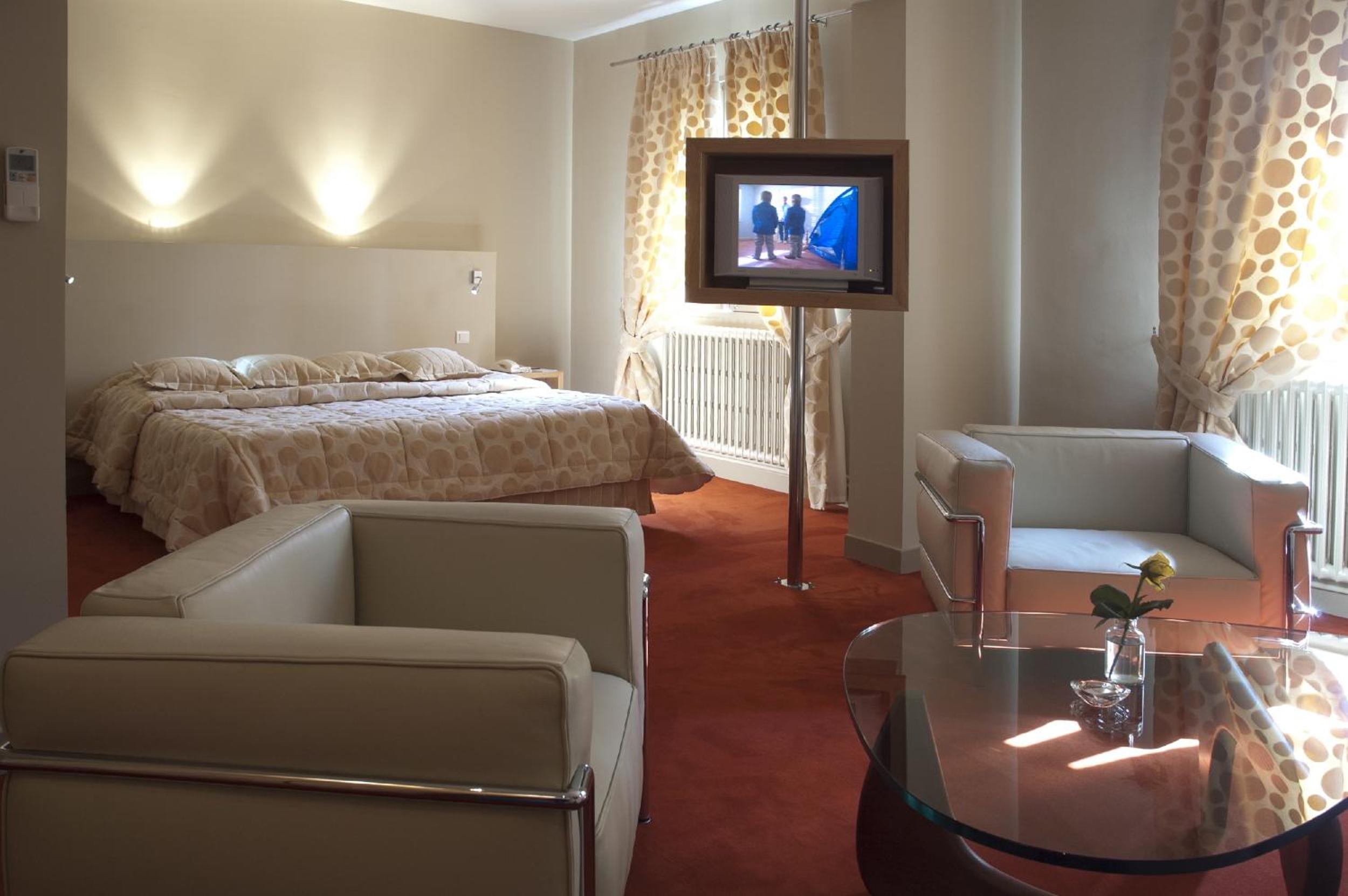 Deluxe Junior Suite photo 3