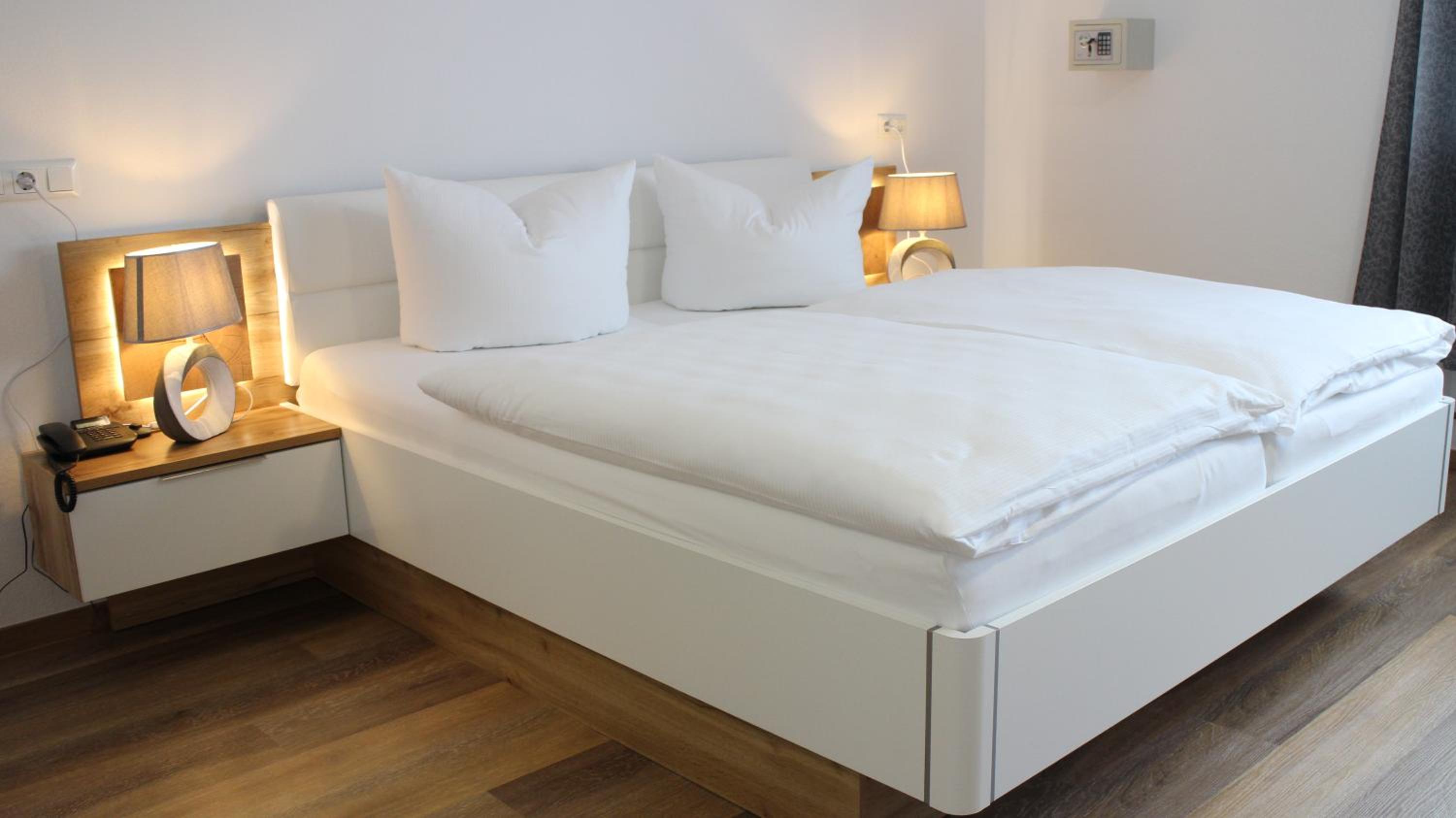 King Room with Balcony - Photo 2
