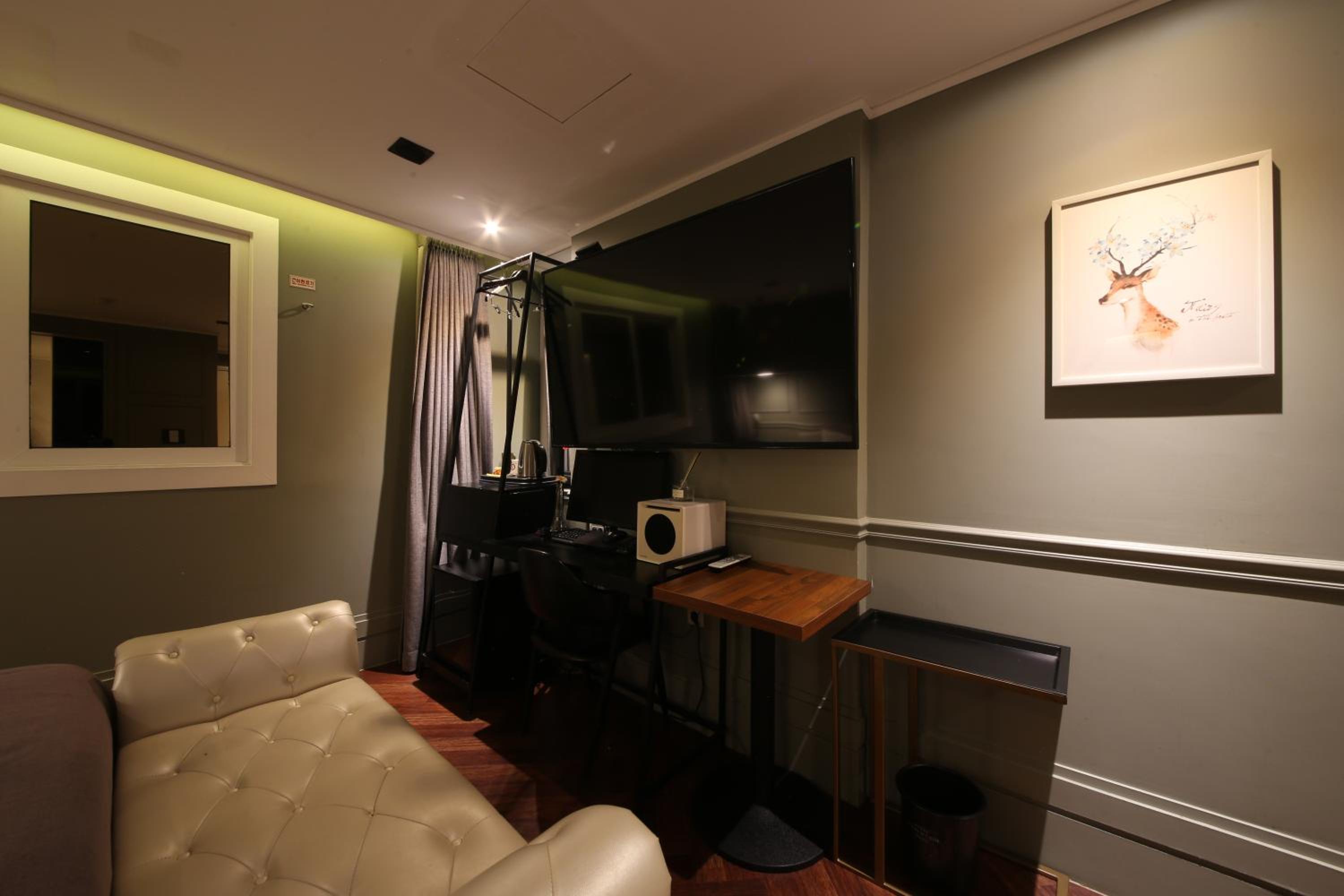 King Room with Lake View - Photo 1