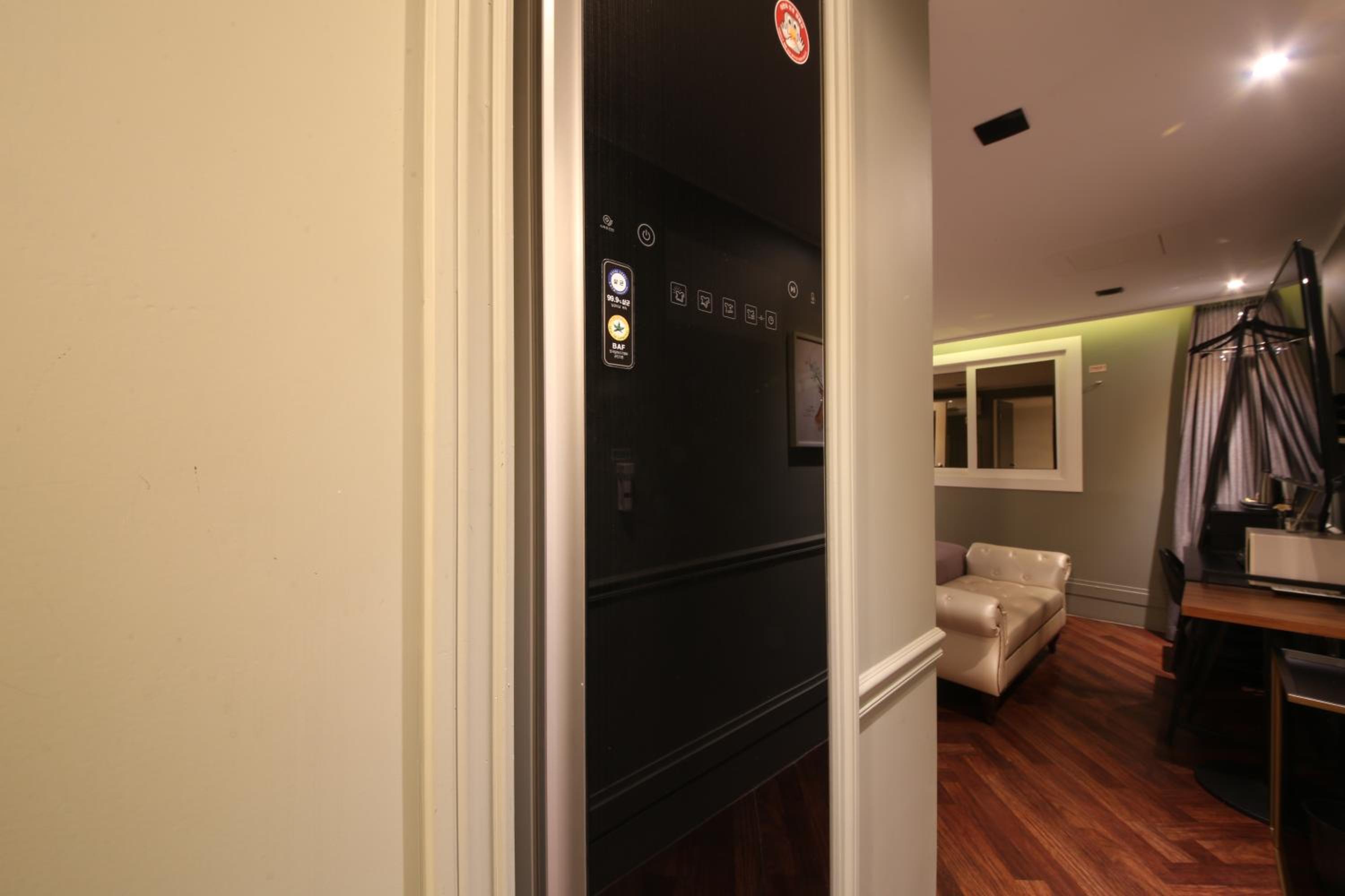King Room with Lake View - Photo 13