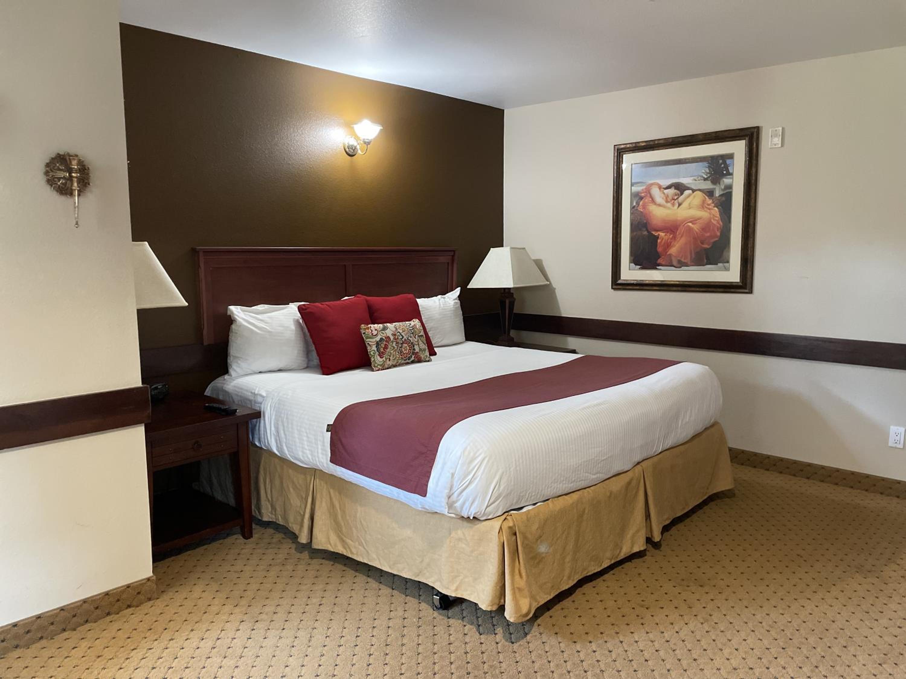 King Suite with Spa Bath photo 2