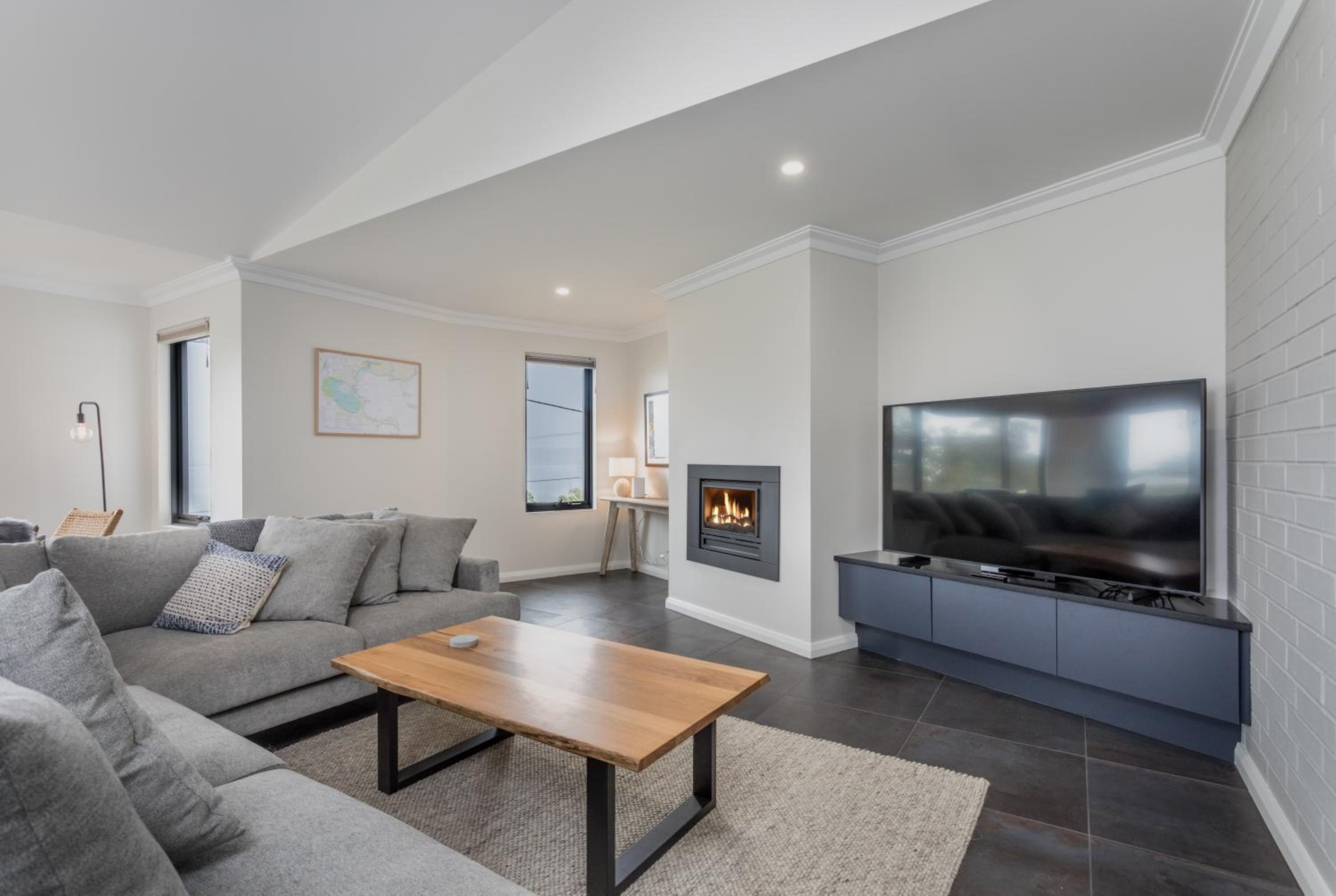 Three-Bedroom House photo 2