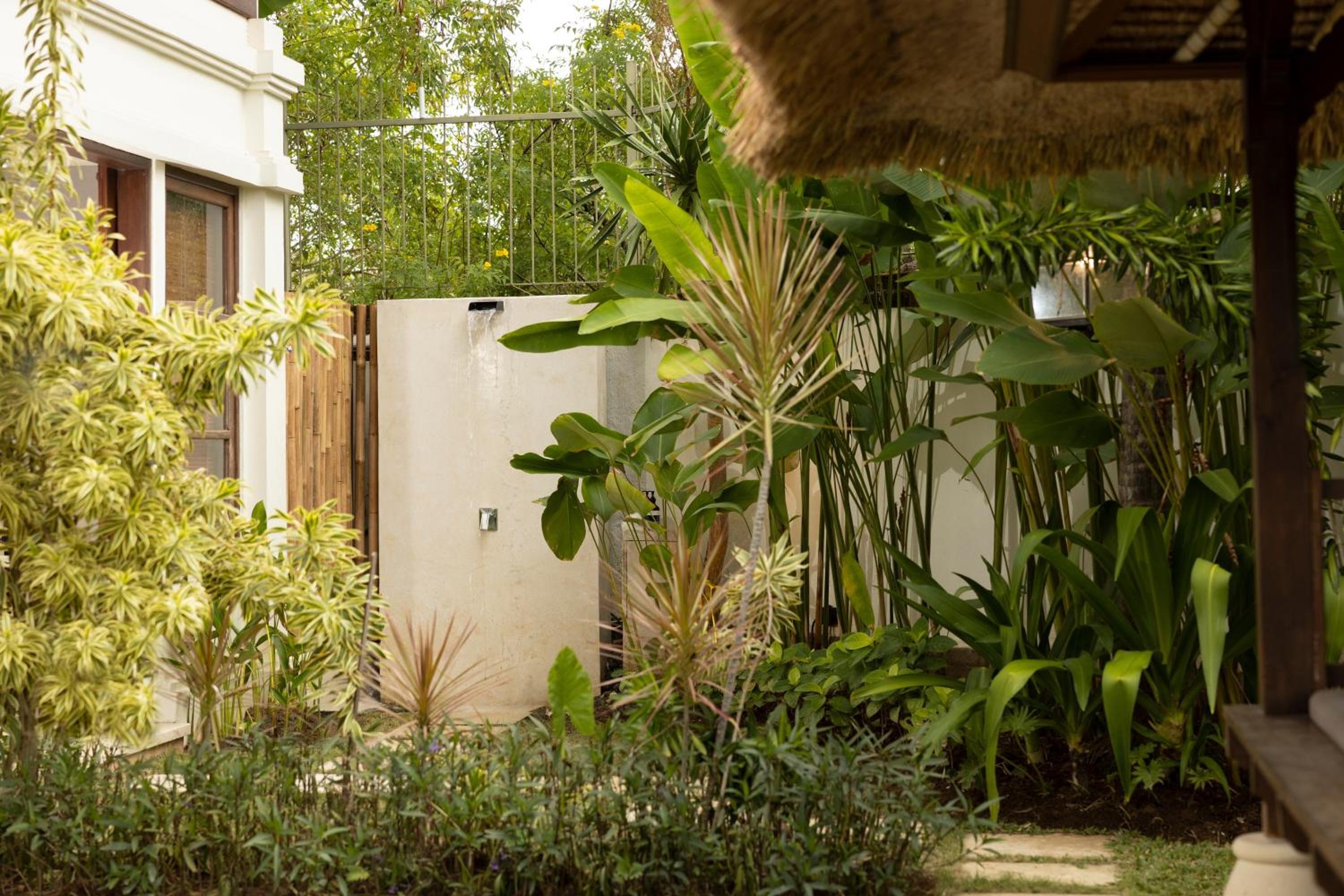 Villa Grasshopper - Three-Bedroom Pool  Villa with Cliff View  photo 2