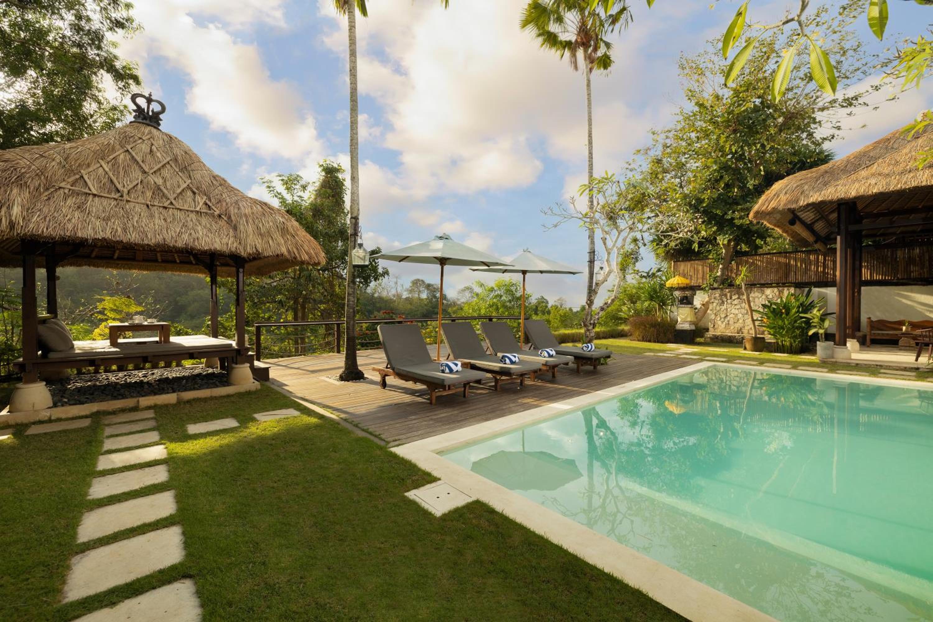 Villa Grasshopper - Three-Bedroom Pool  Villa with Cliff View  photo 3