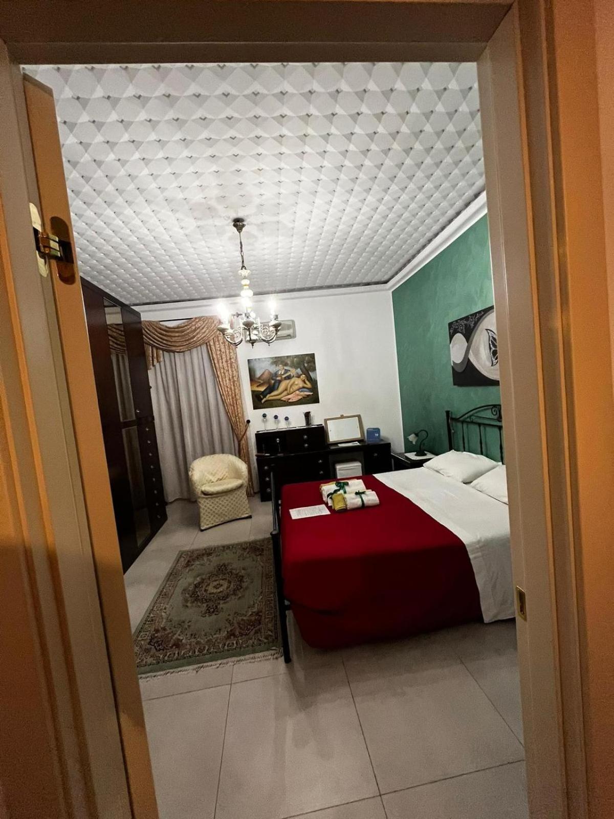 One-Bedroom Apartment - Photo 38