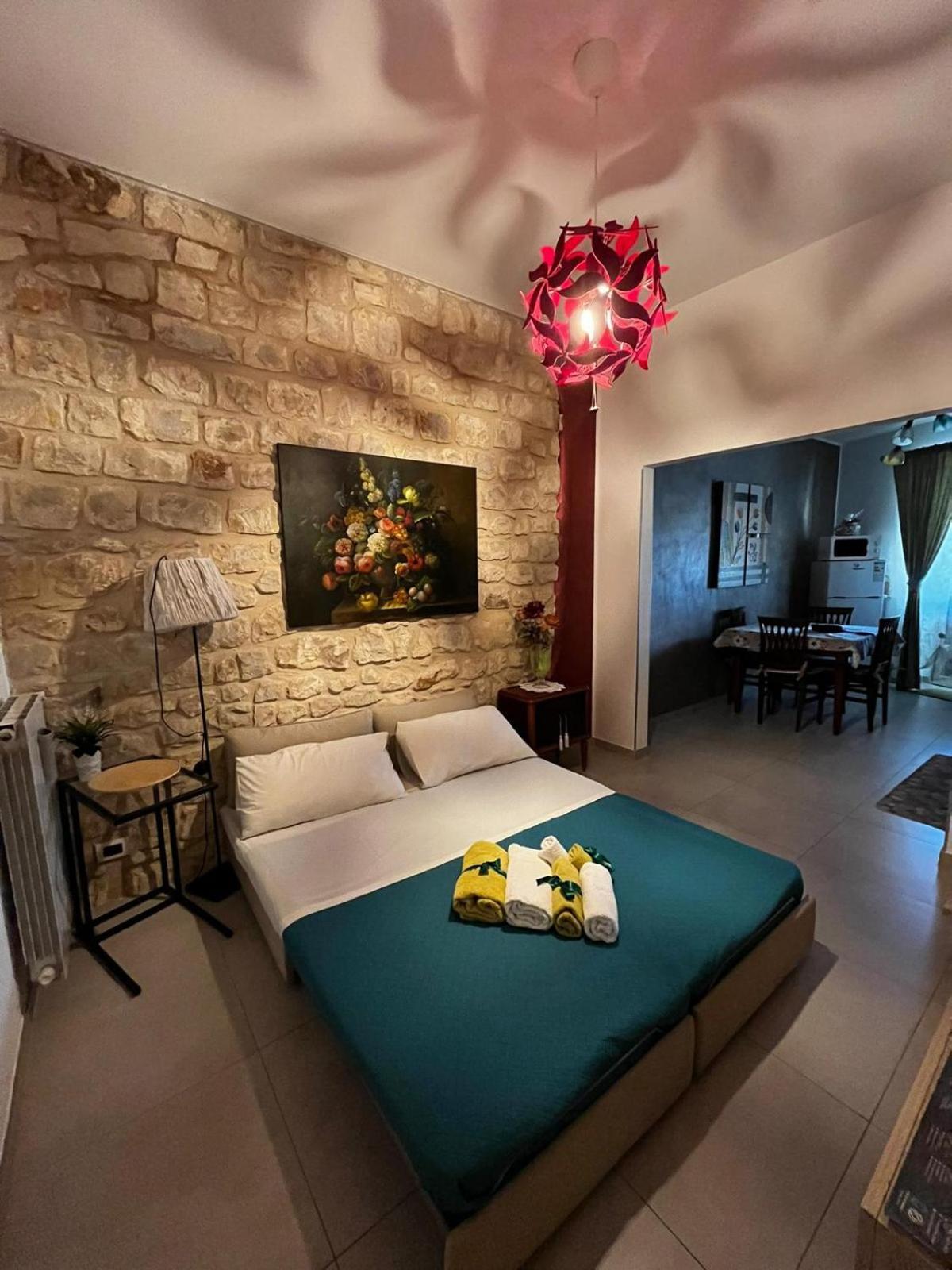 One-Bedroom Apartment - Photo 36
