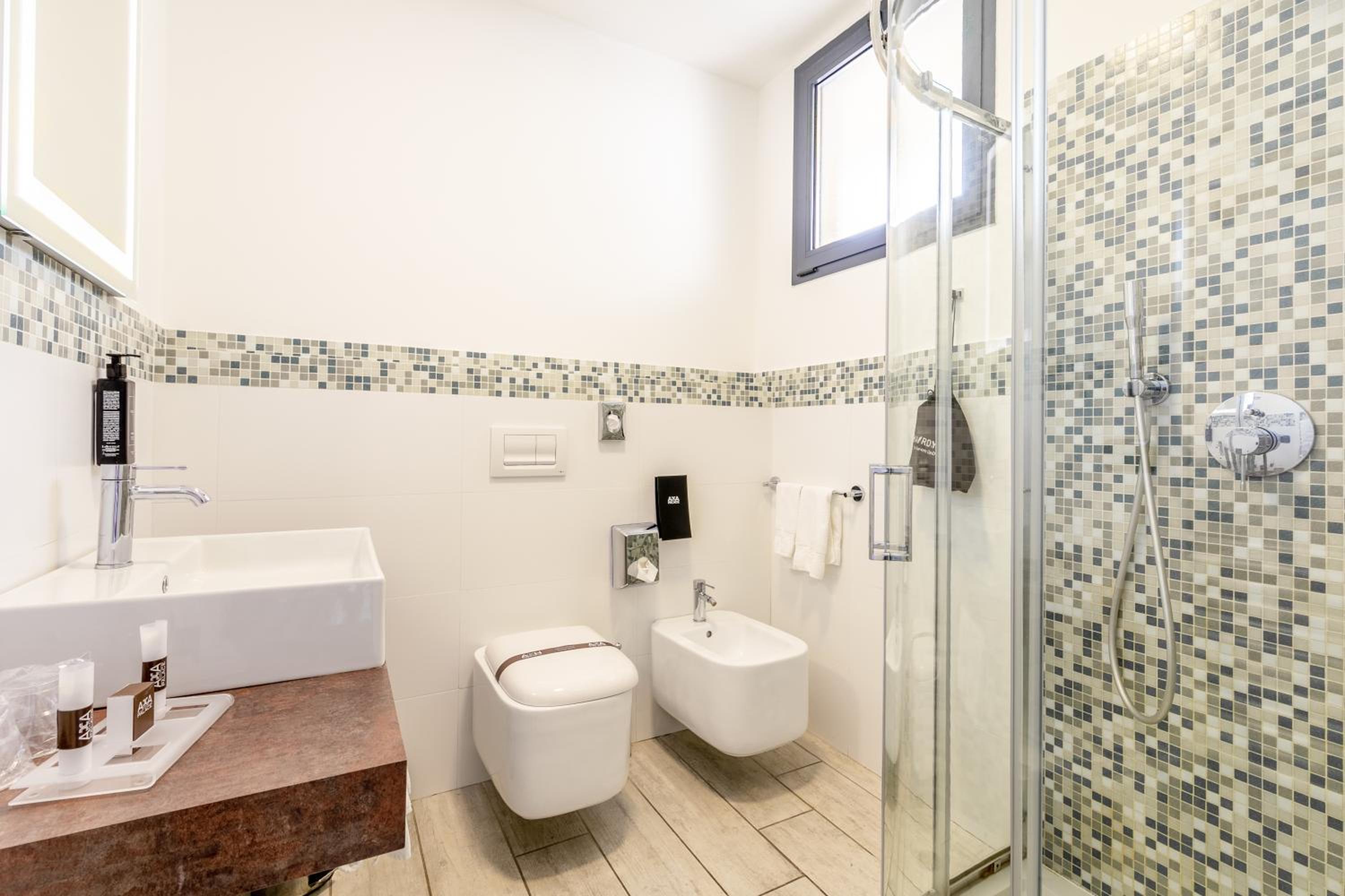 Superior Double or Twin Room thumbnail 5
