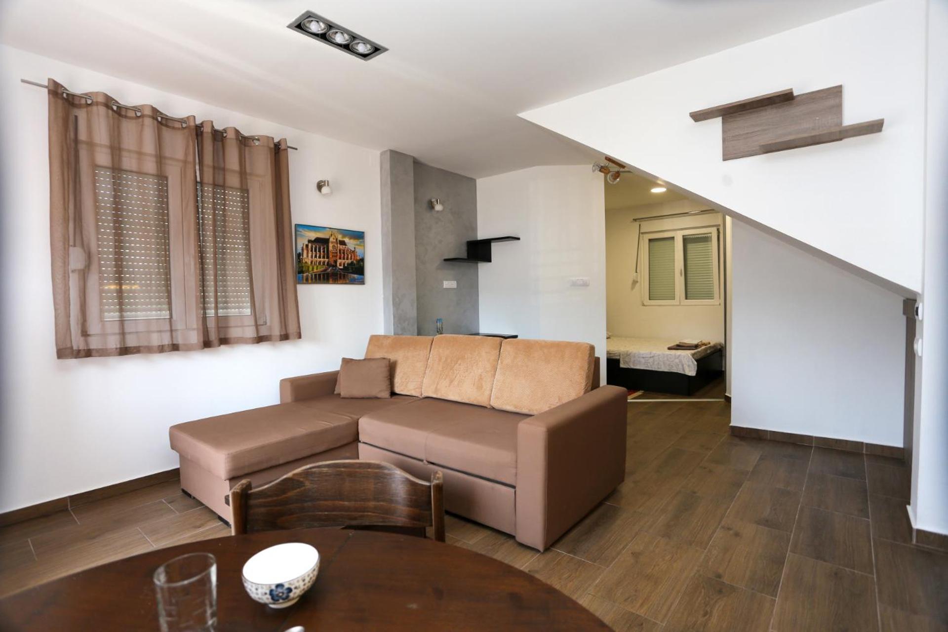 One-Bedroom Apartment photo 2