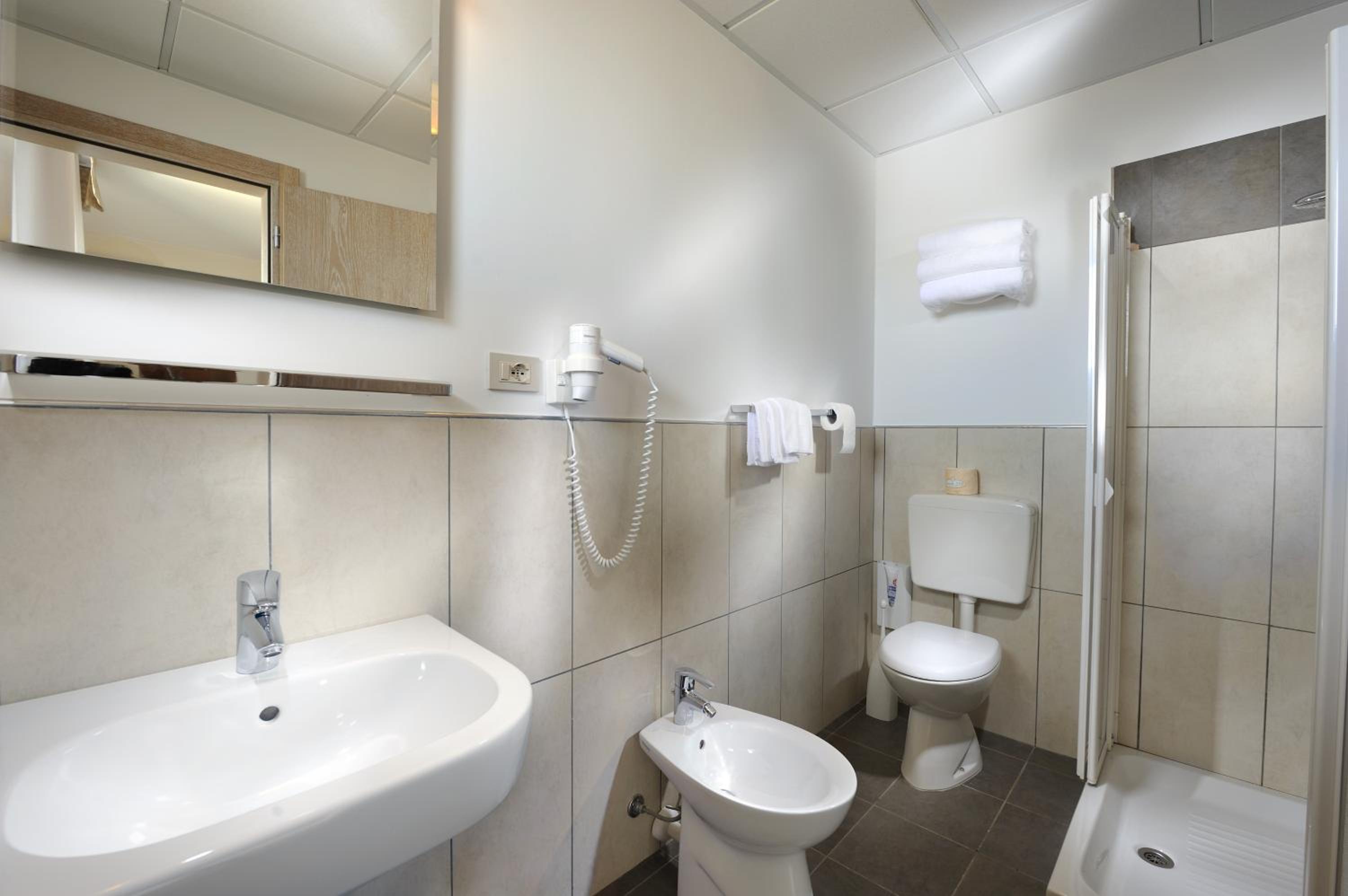 Double Room - Photo 7