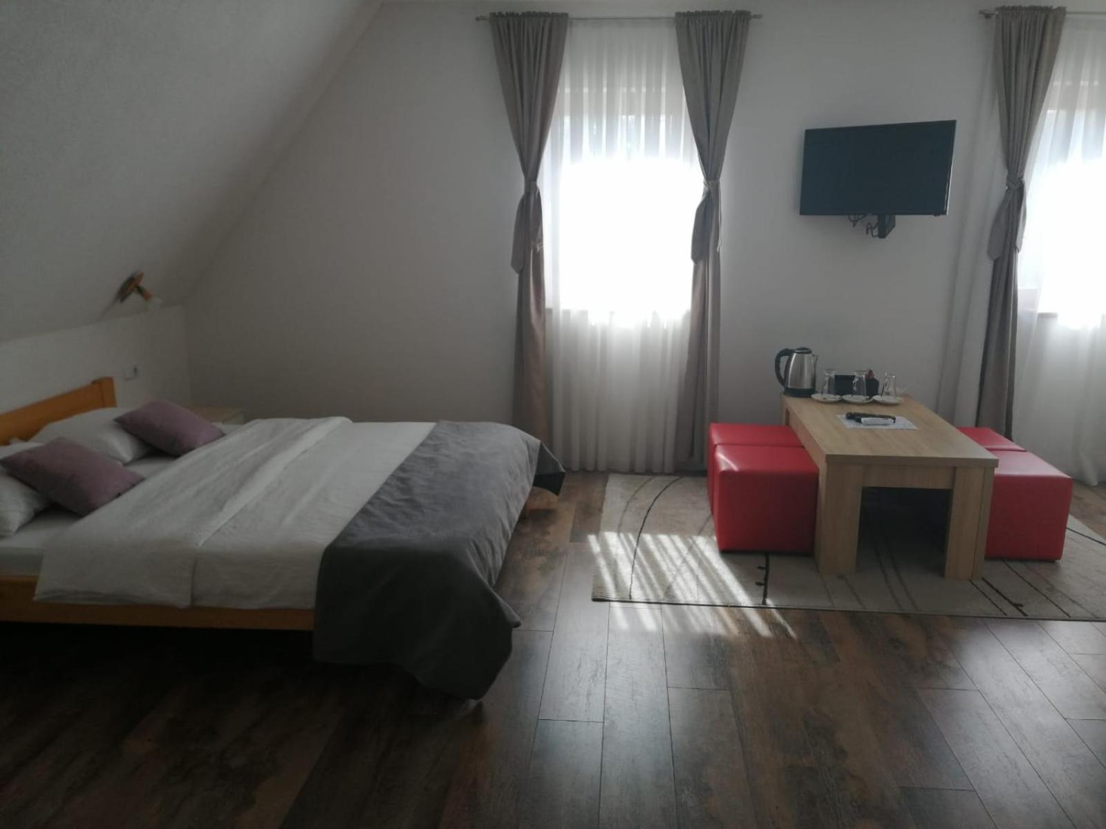 Standard Triple Room - Photo 7