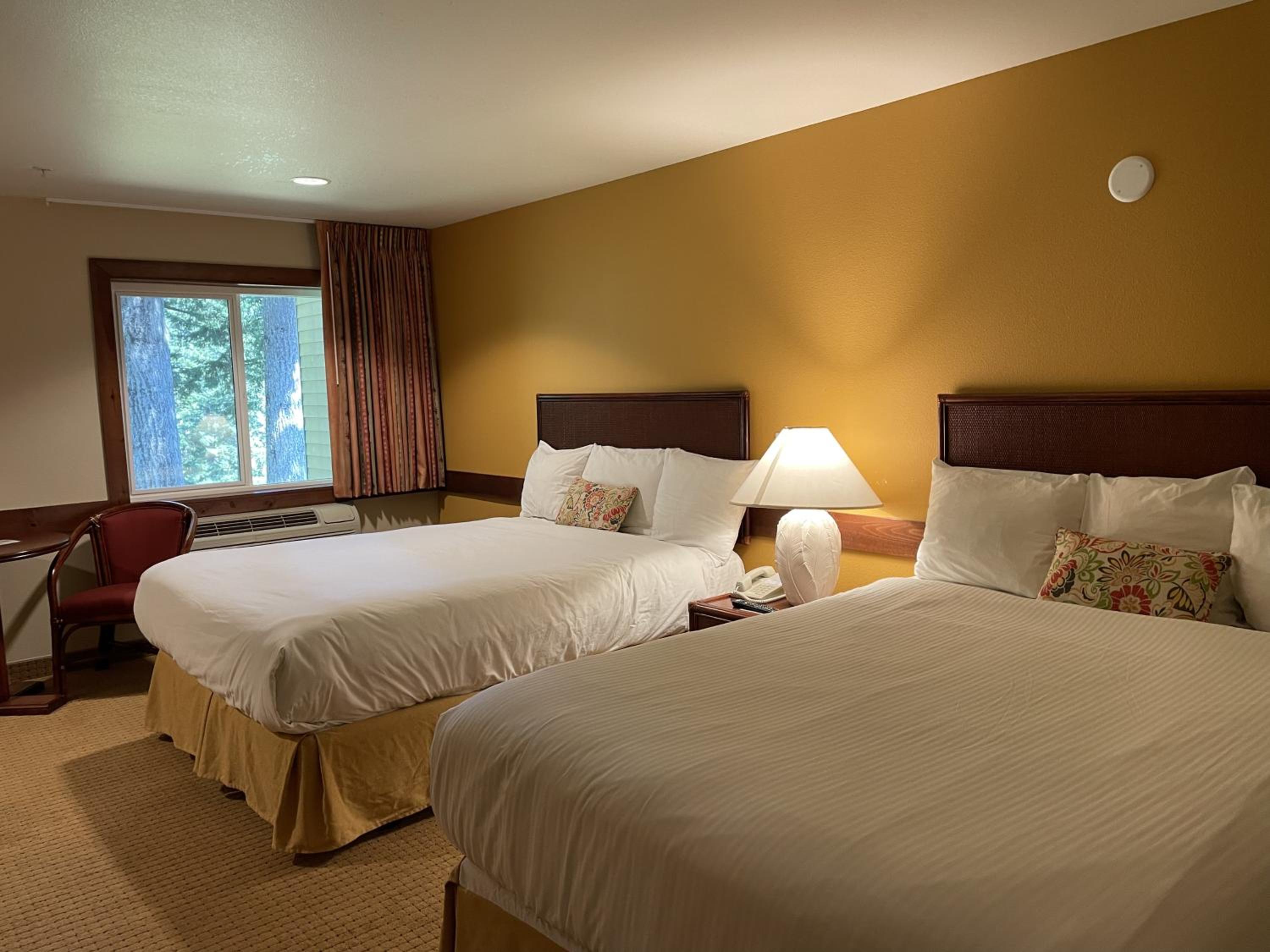 Queen Room with Two Queen Beds photo 2