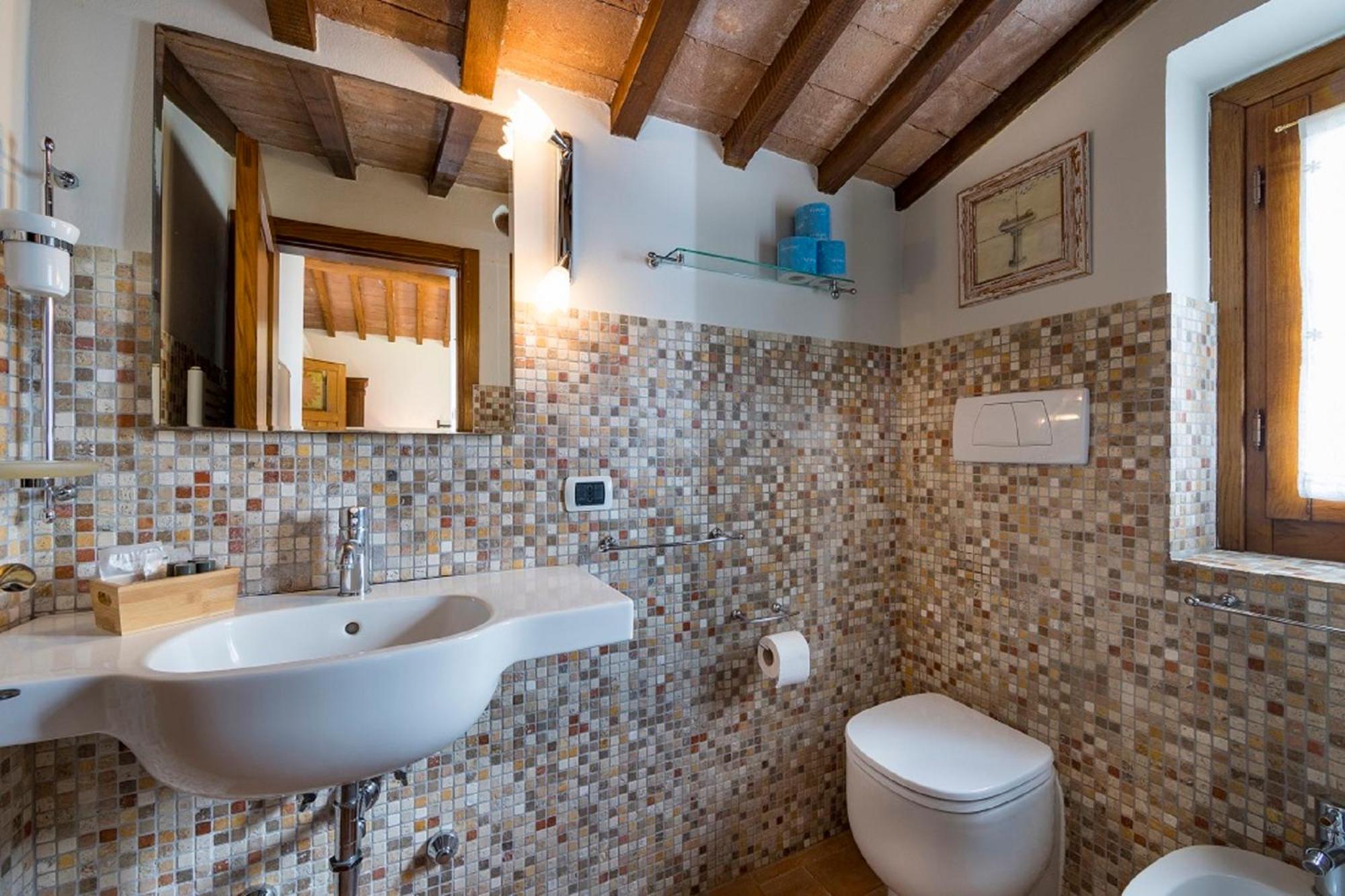 Double Room with Patio - Photo 5