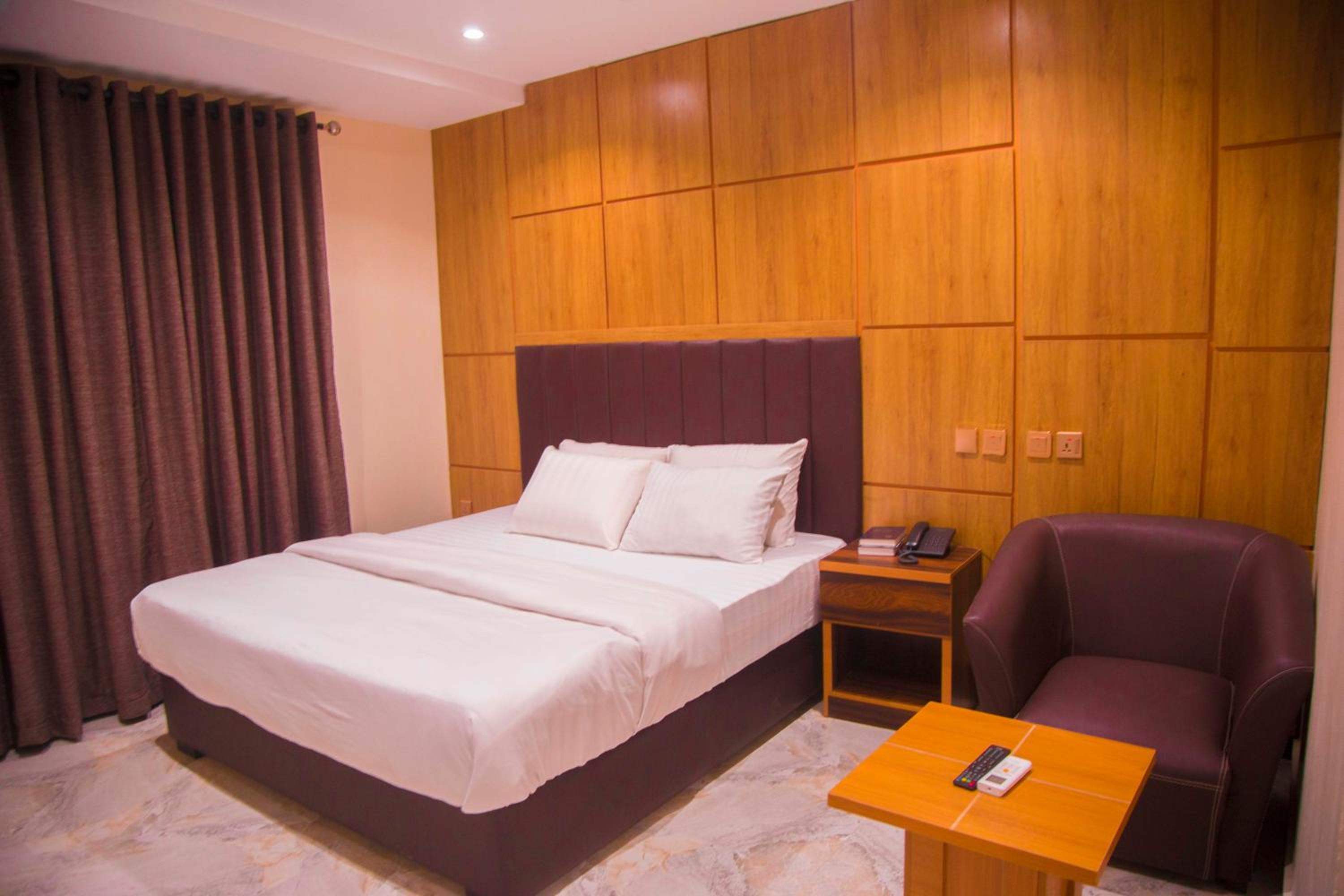 Deluxe Double or Twin Room with Pool View photo 2