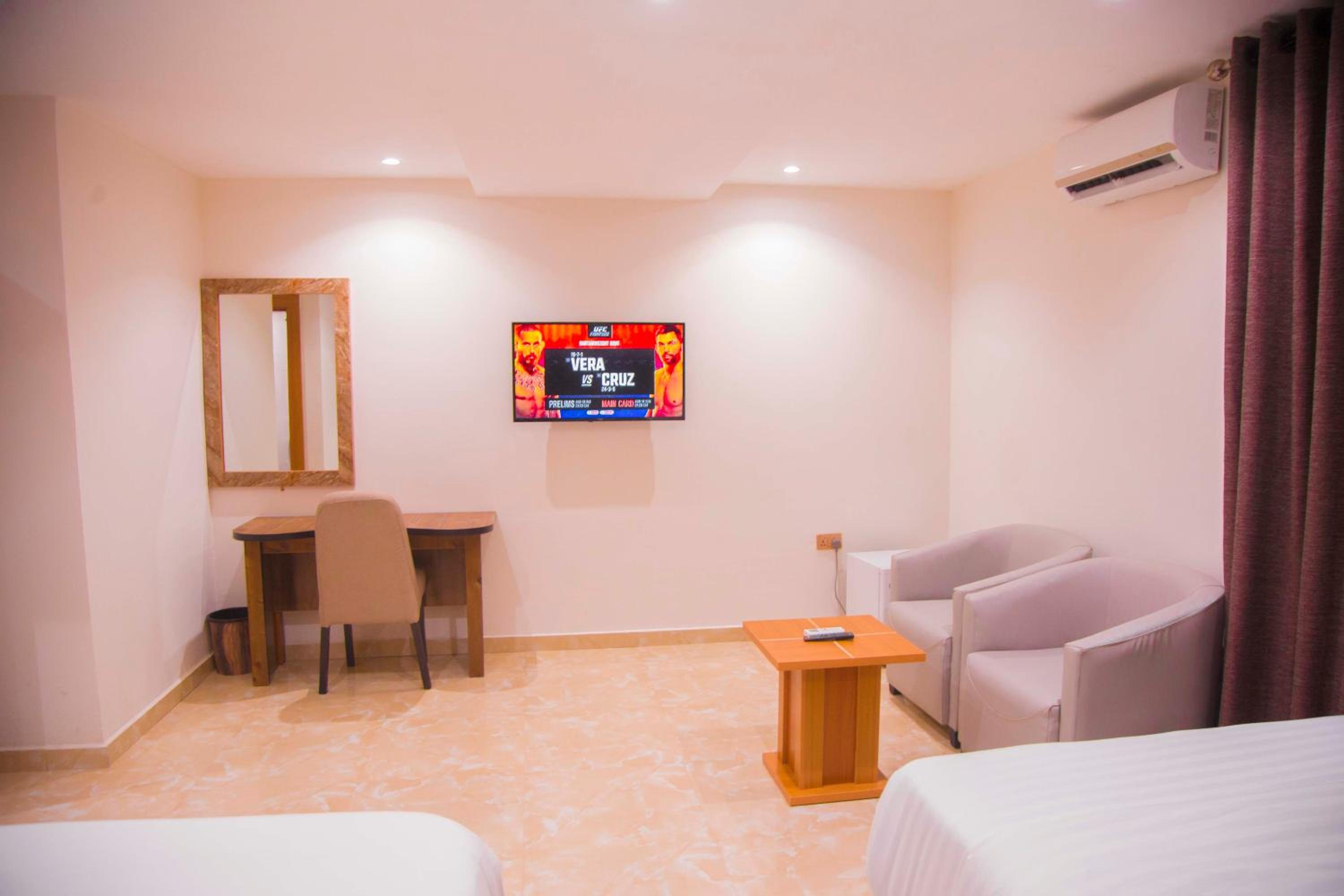 Large Twin Room photo 3