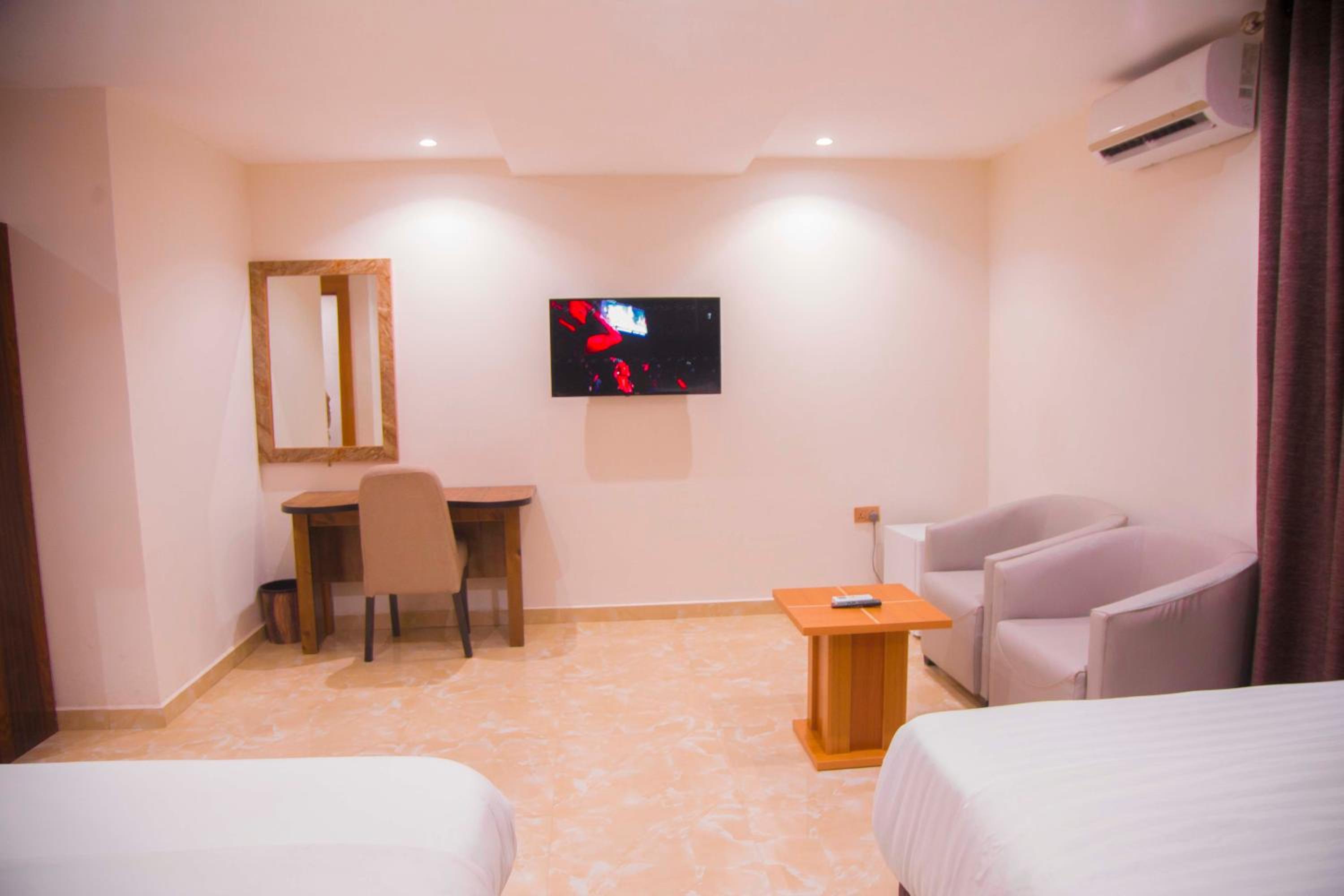 Large Twin Room photo 2