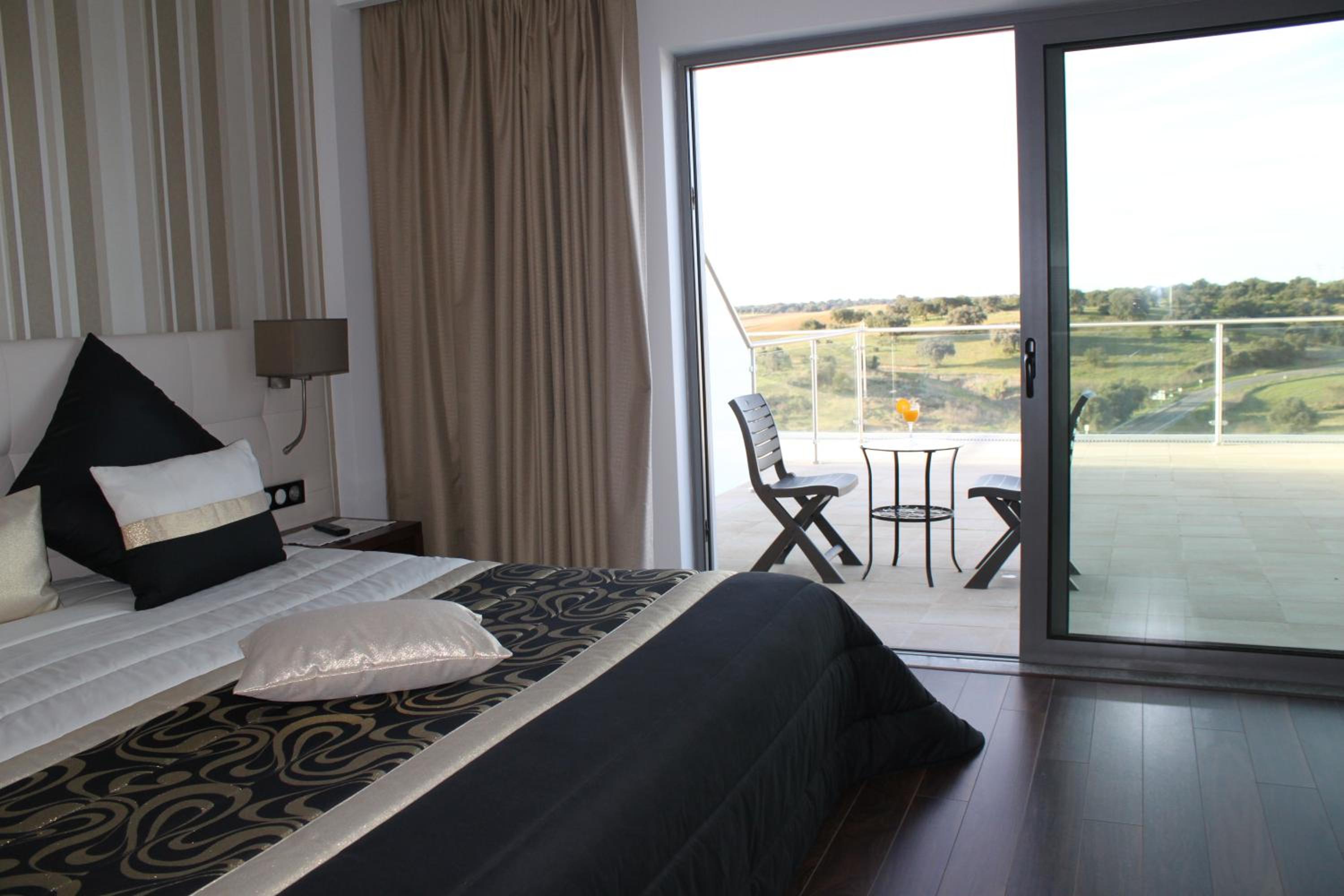 Superior One-Bedroom Apartment (4 Adults) Countryside View