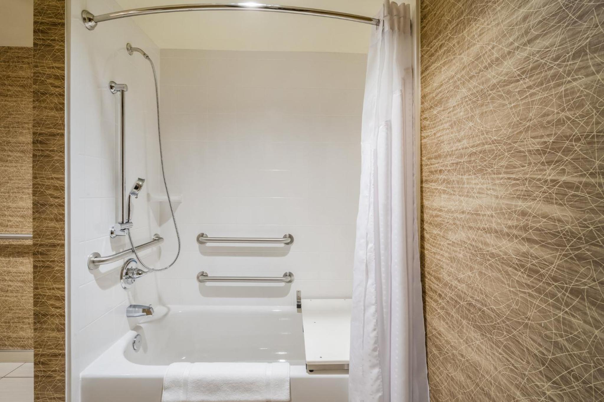 Standard King Room with Accessible Tub - Mobility Access - Photo 5