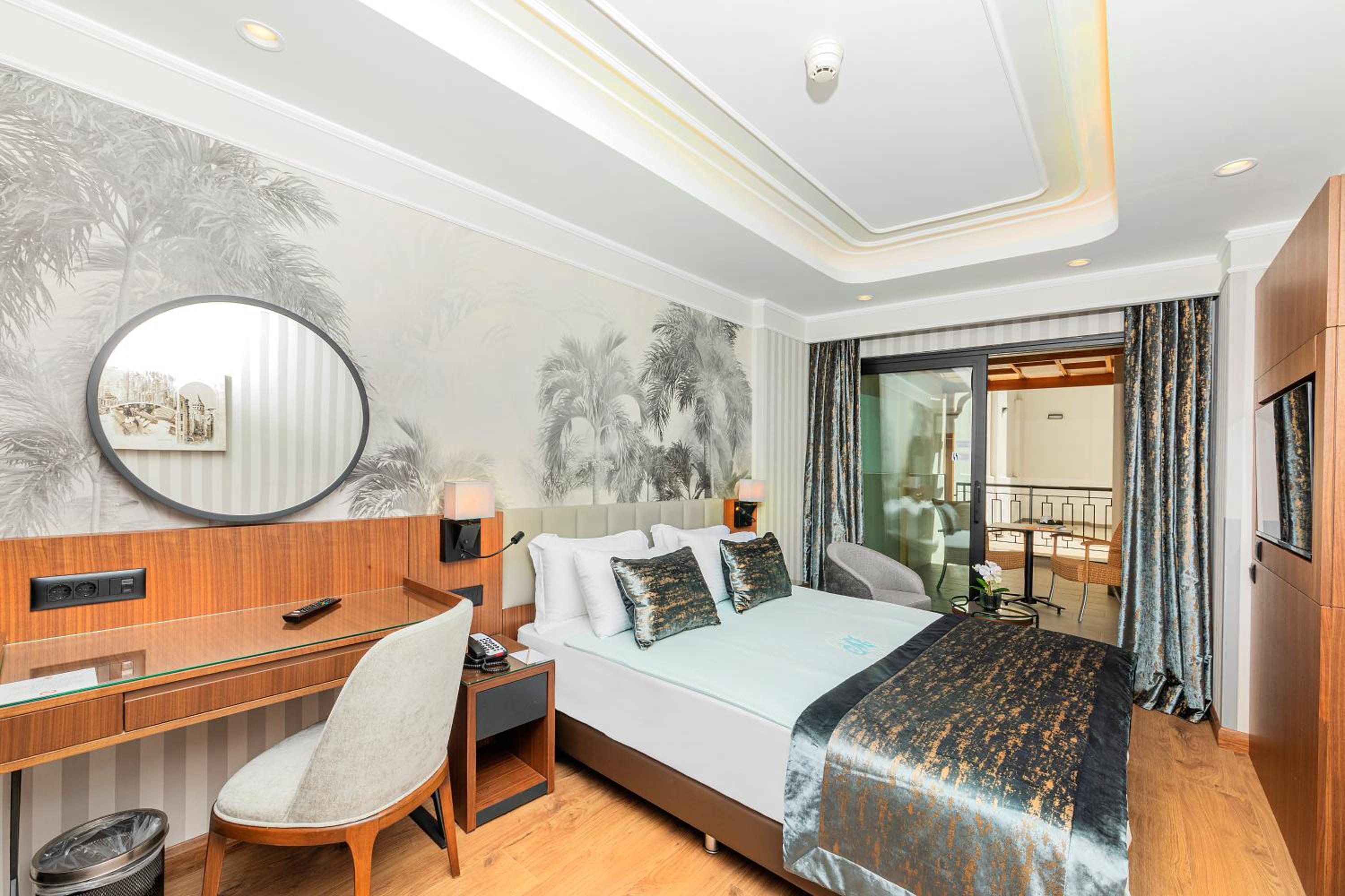 Basement Double Room With Balcony photo 1