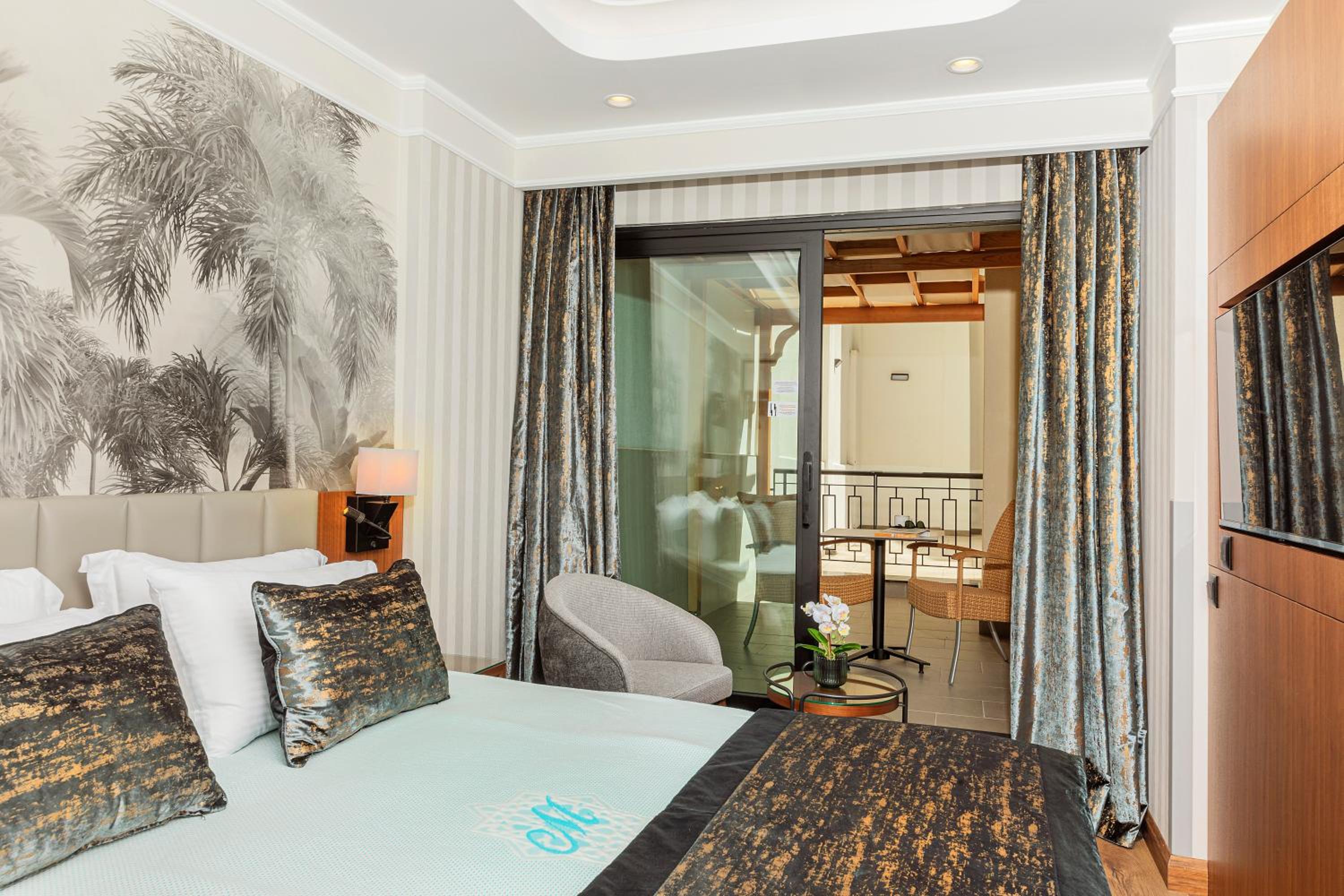 Basement Double Room With Balcony photo 3