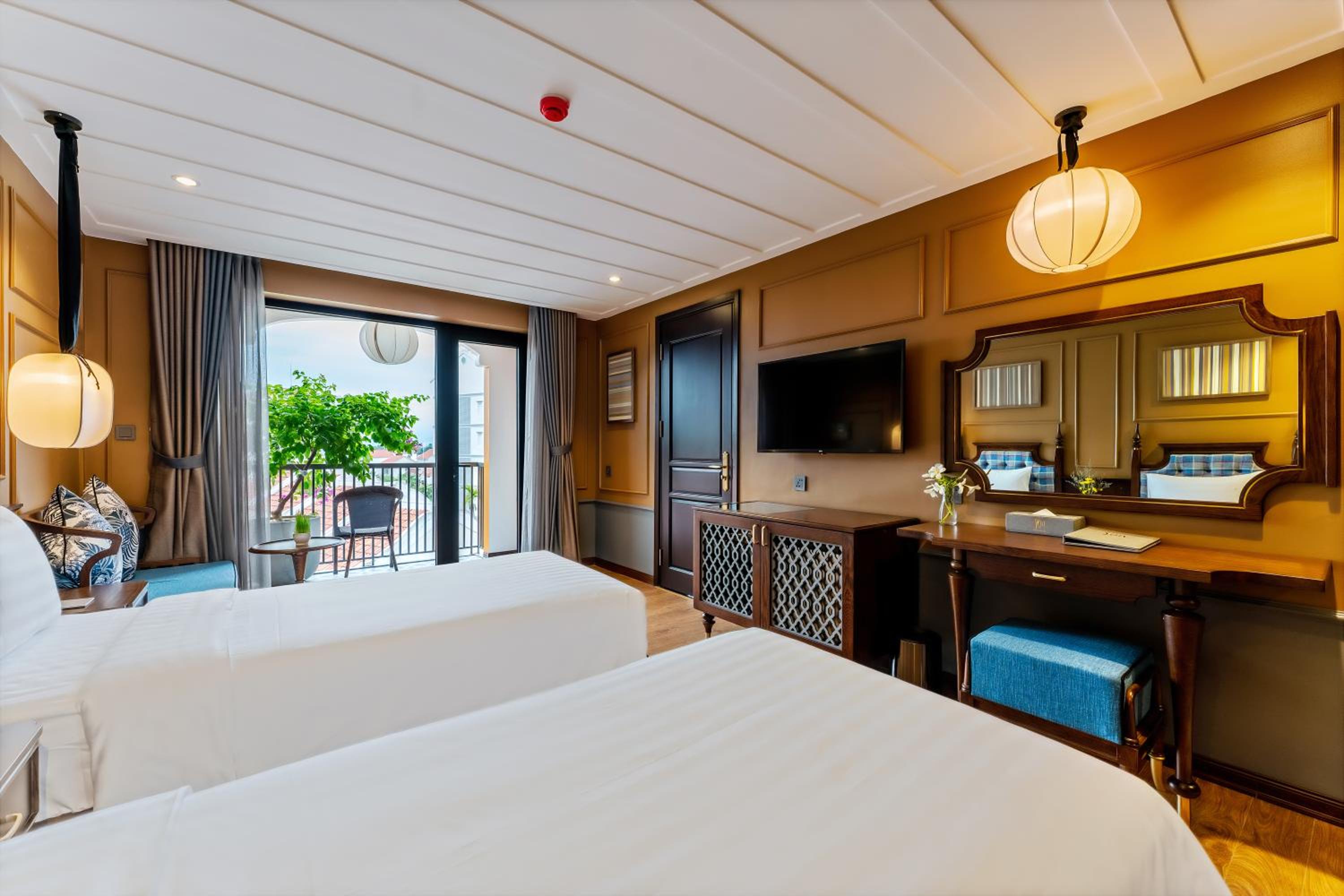 Deluxe Double or Twin Room with Balcony - Photo 1