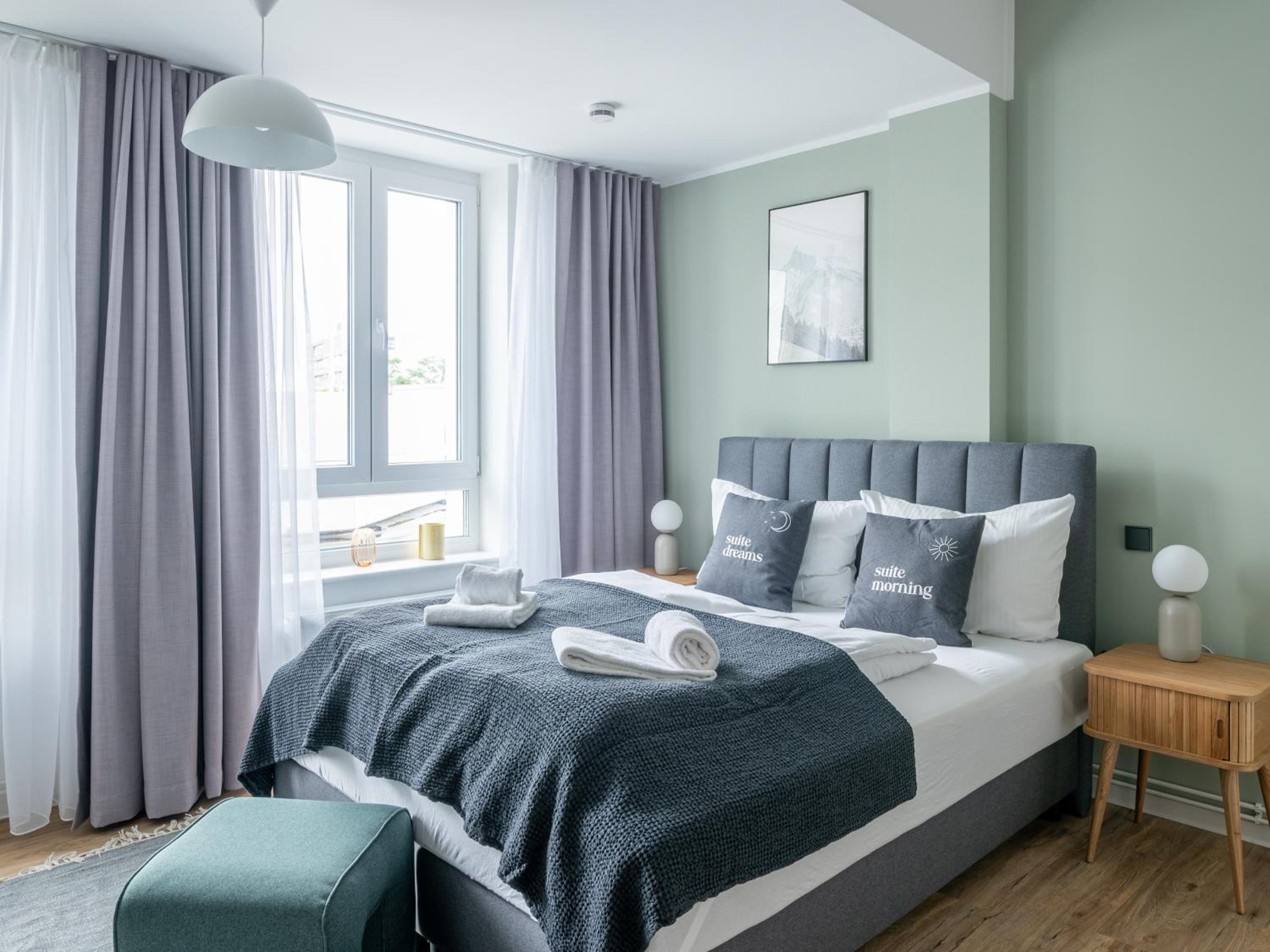 Suite - Photo 1