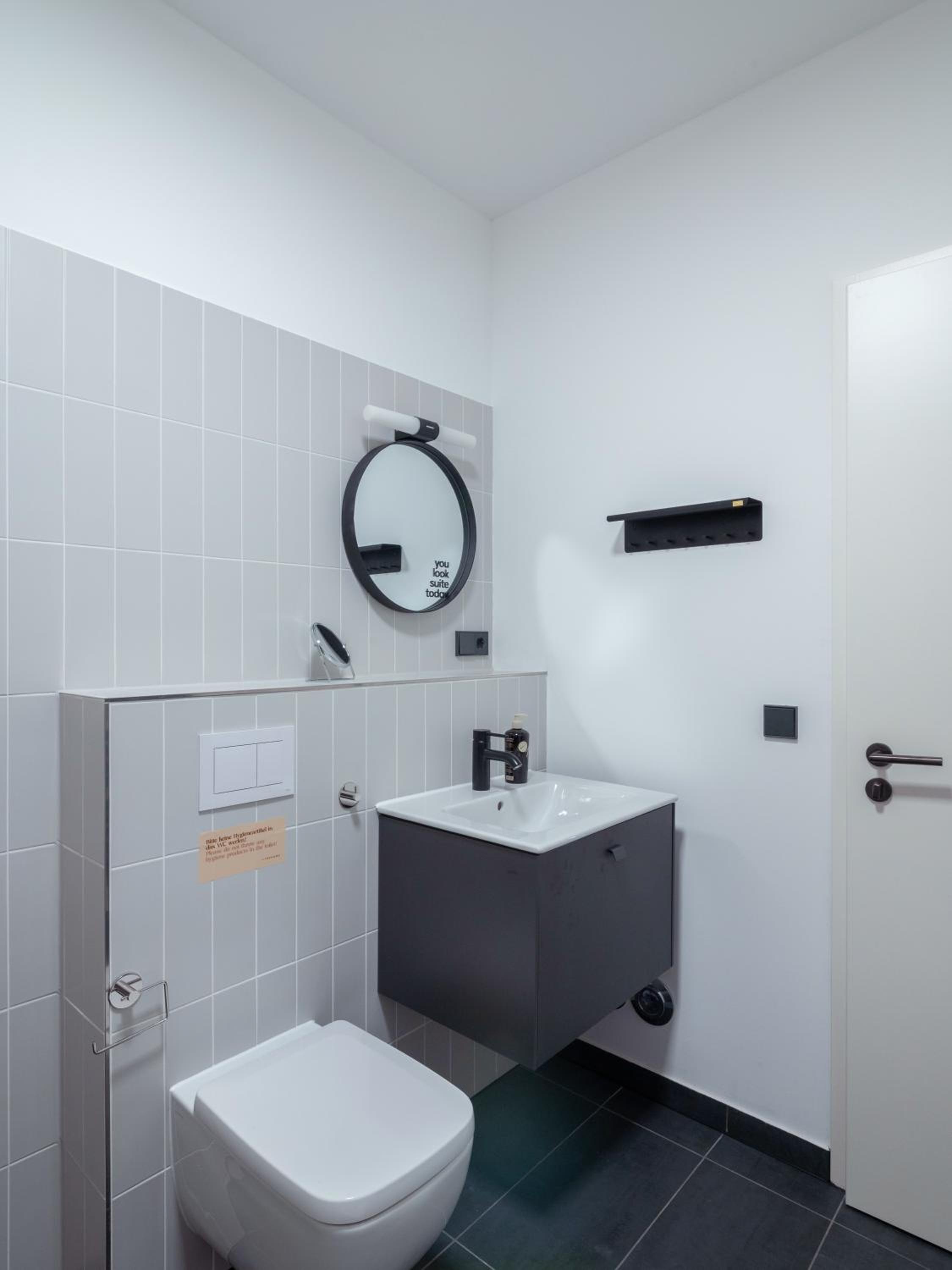 Suite - Photo 7