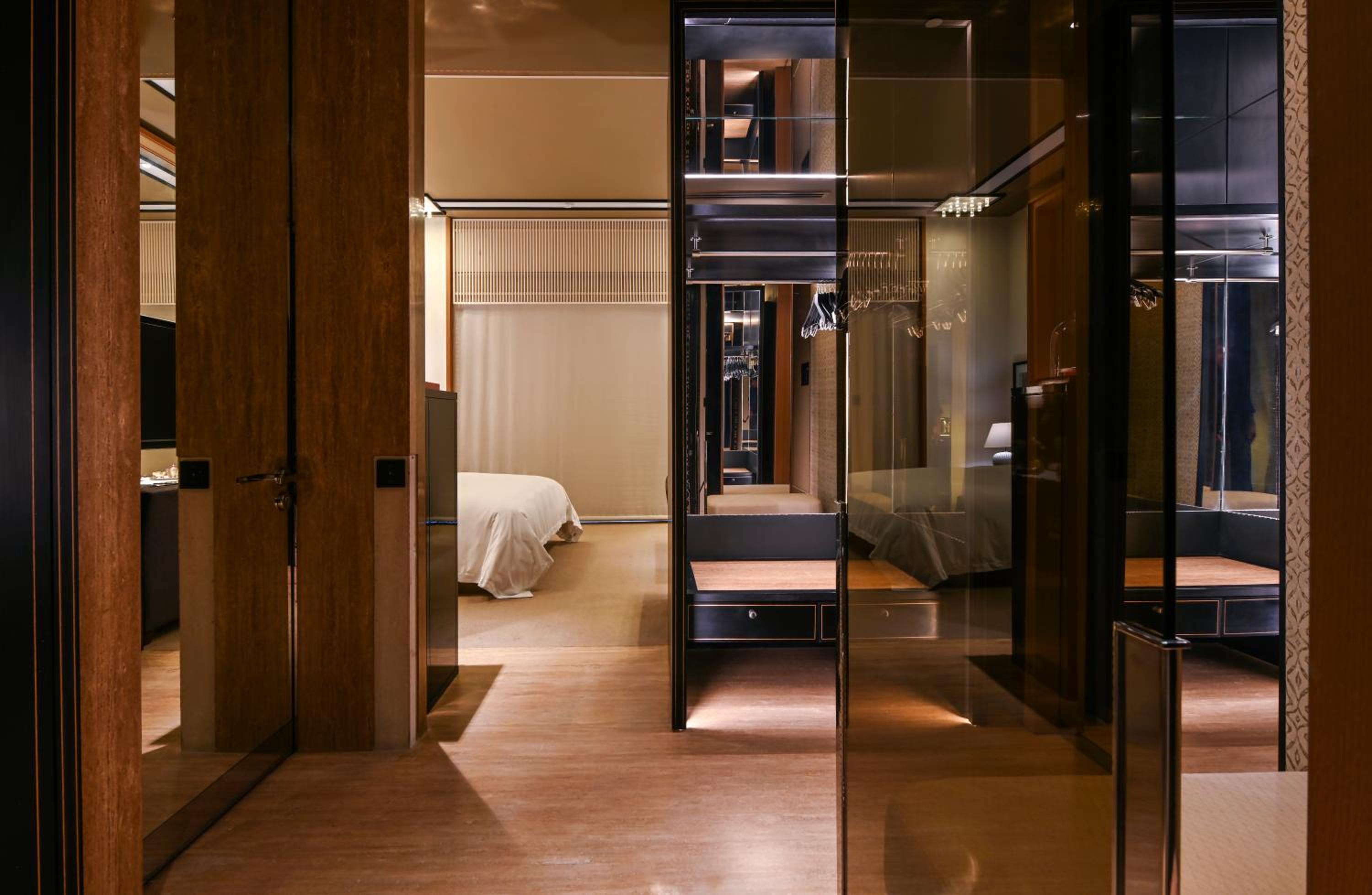 Twin Room - Club Access with Club hours - Photo 1