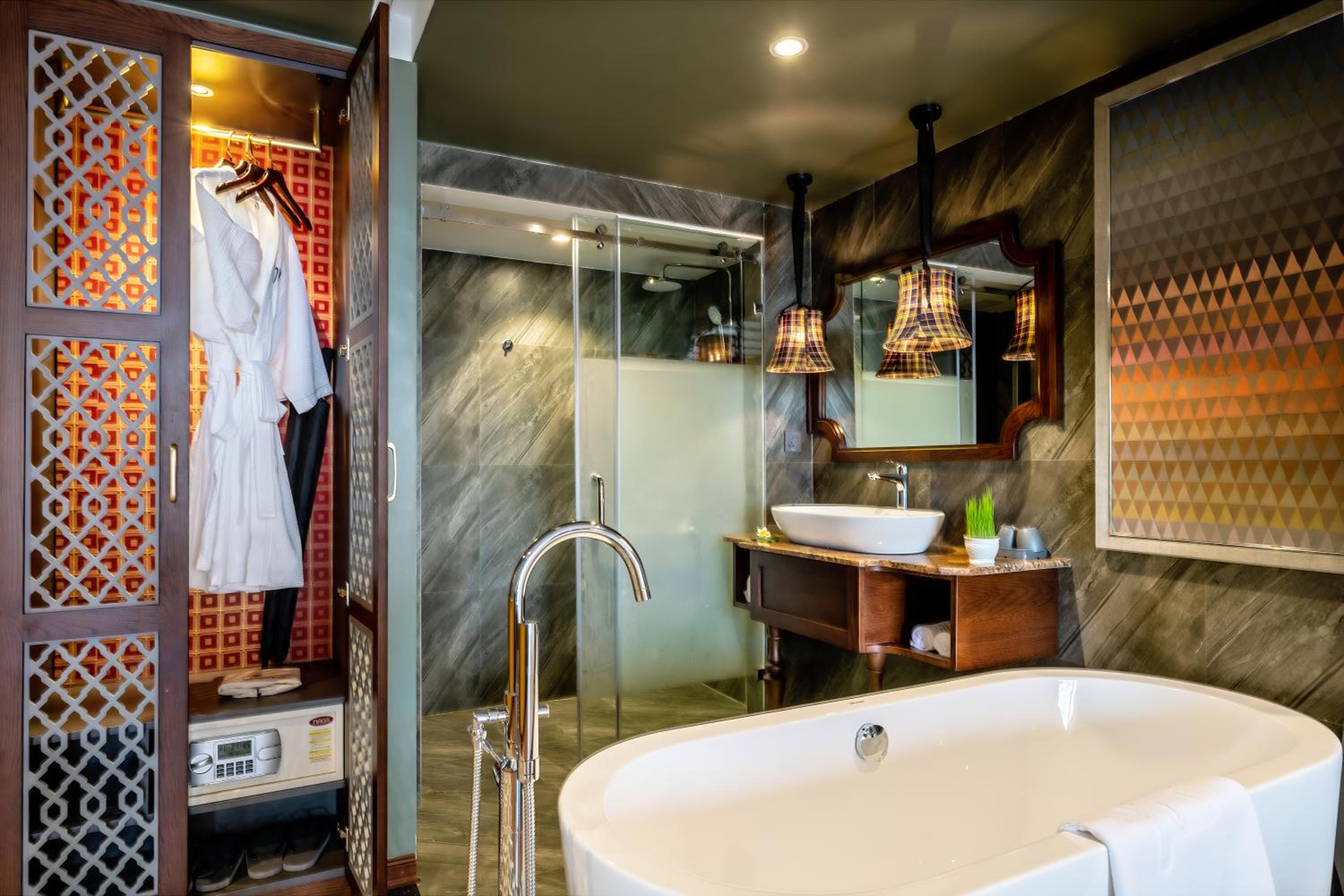 Grand Deluxe Room - Photo 11