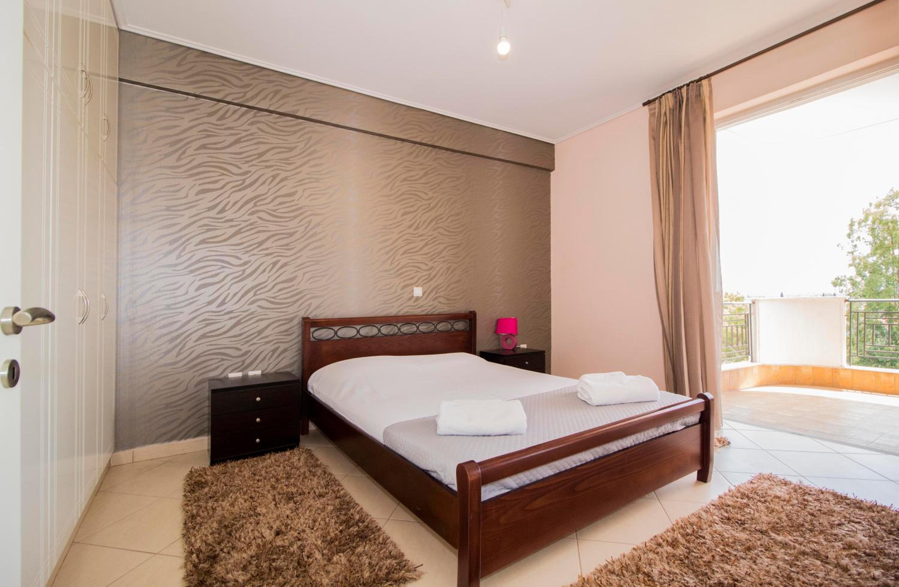 One-Bedroom Apartment - City View